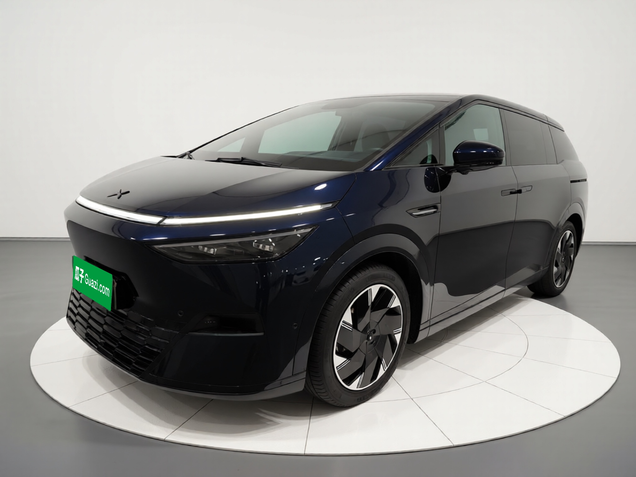 Xpeng X9 2023 汽车图片 