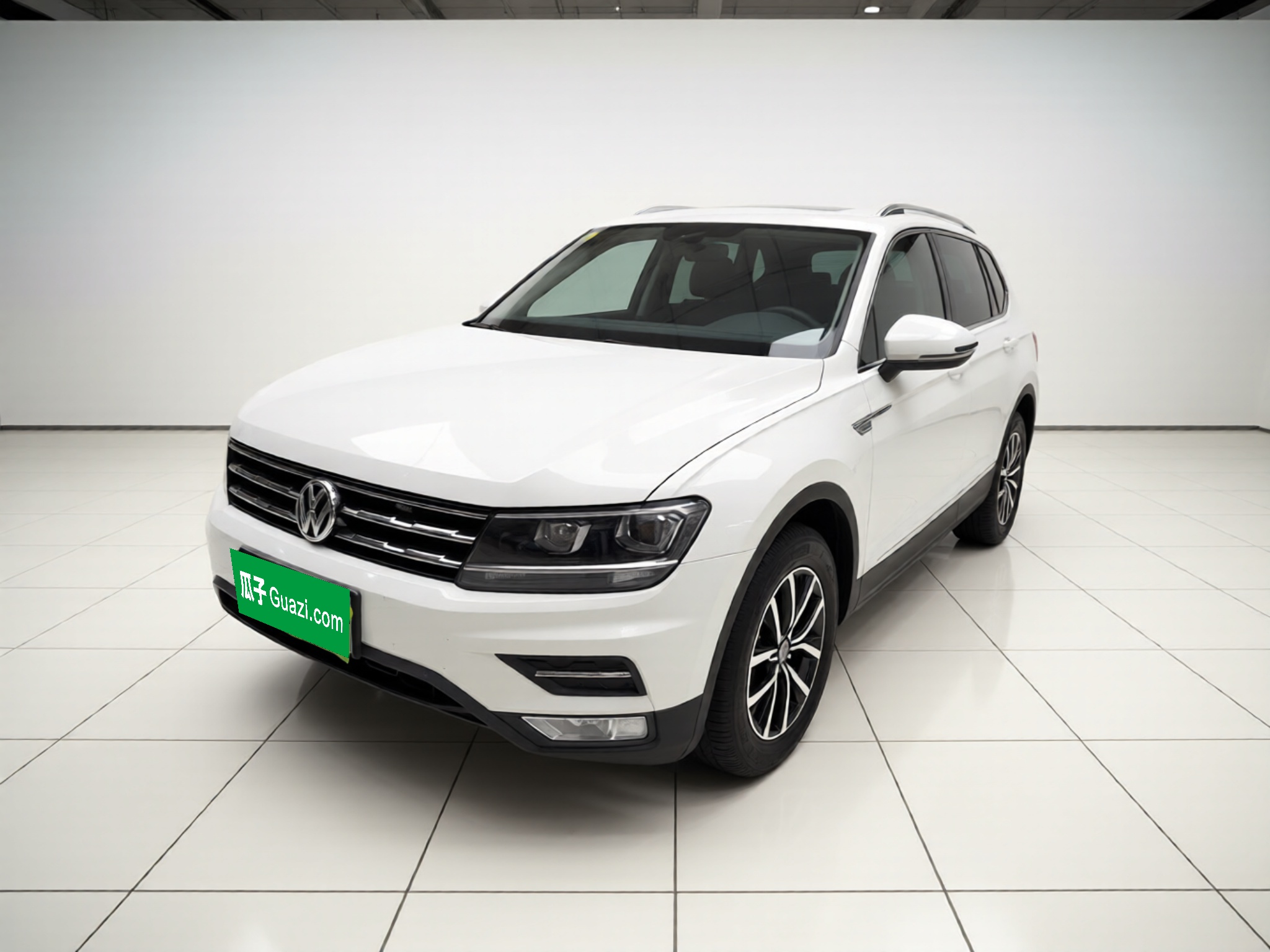 Volkswagen Tiguan L 2018 Volkswagen Tiguan L 2018 car image