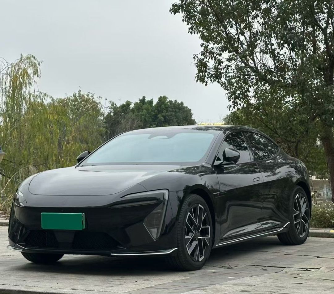 Avatr 06 2025 immagine di auto 