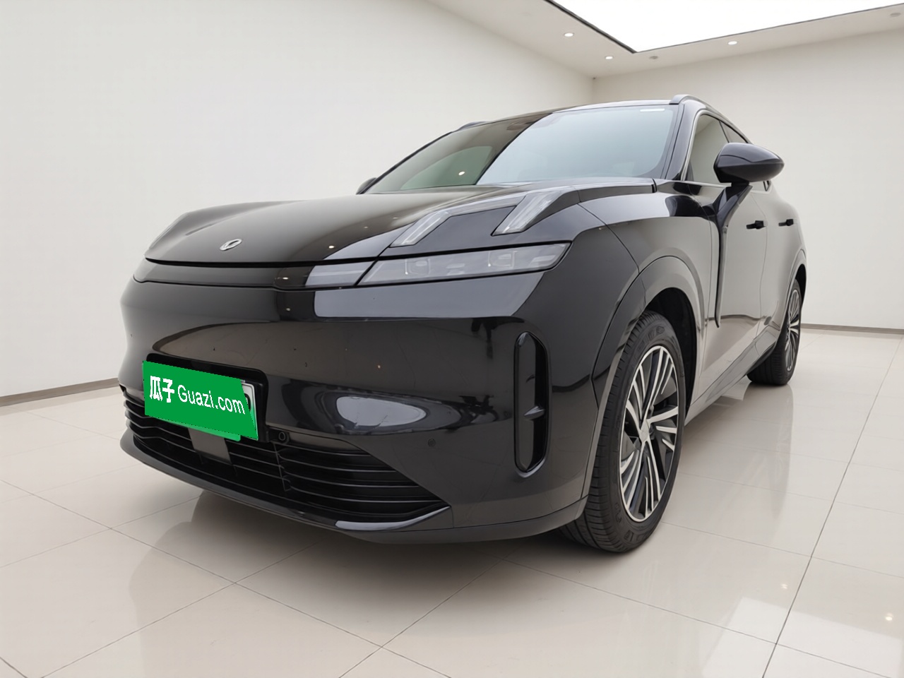 Lynk & Co 08 EM-P 2024 car image 