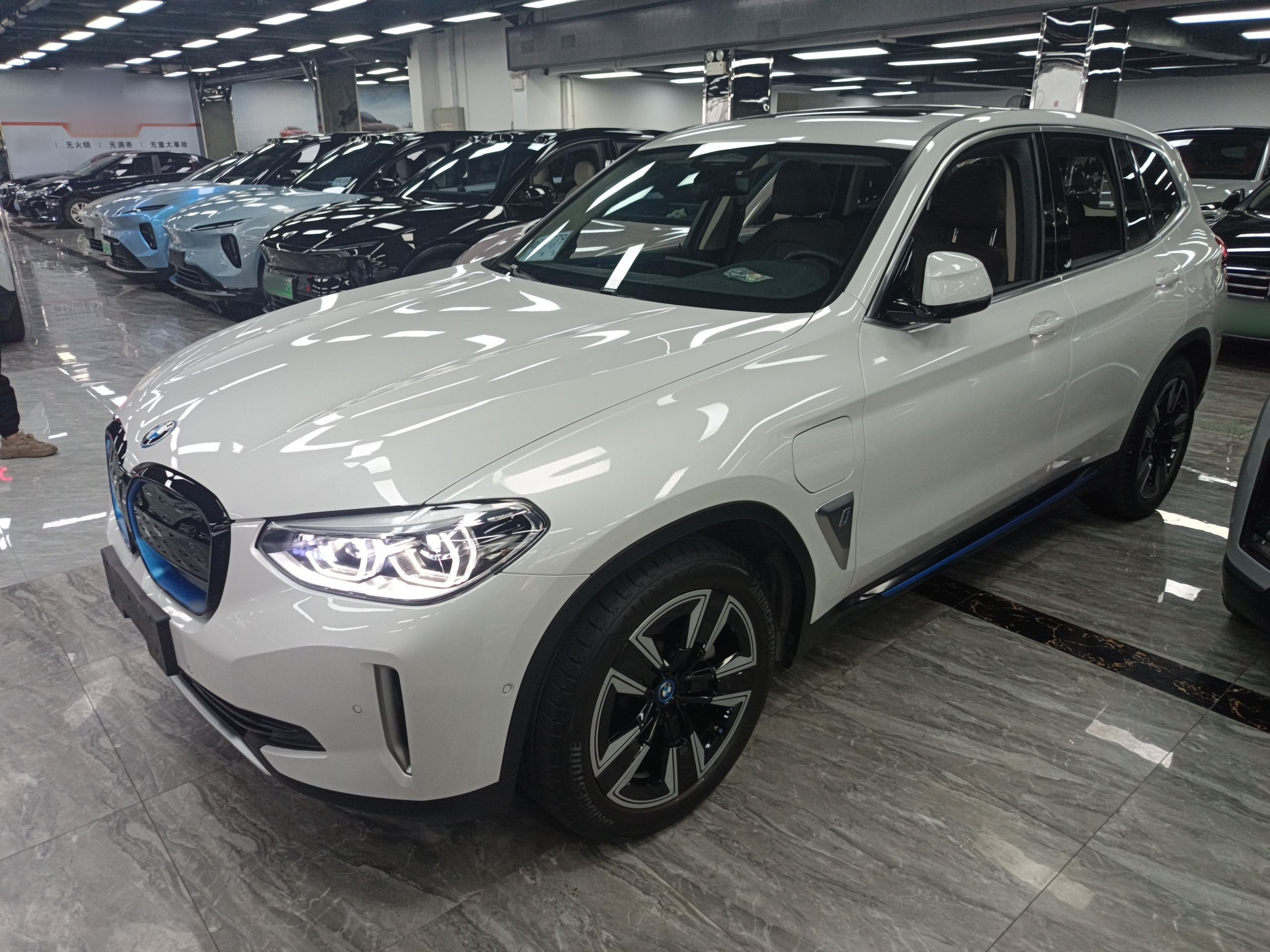 BMW iX3 2021 صورة سيارة 