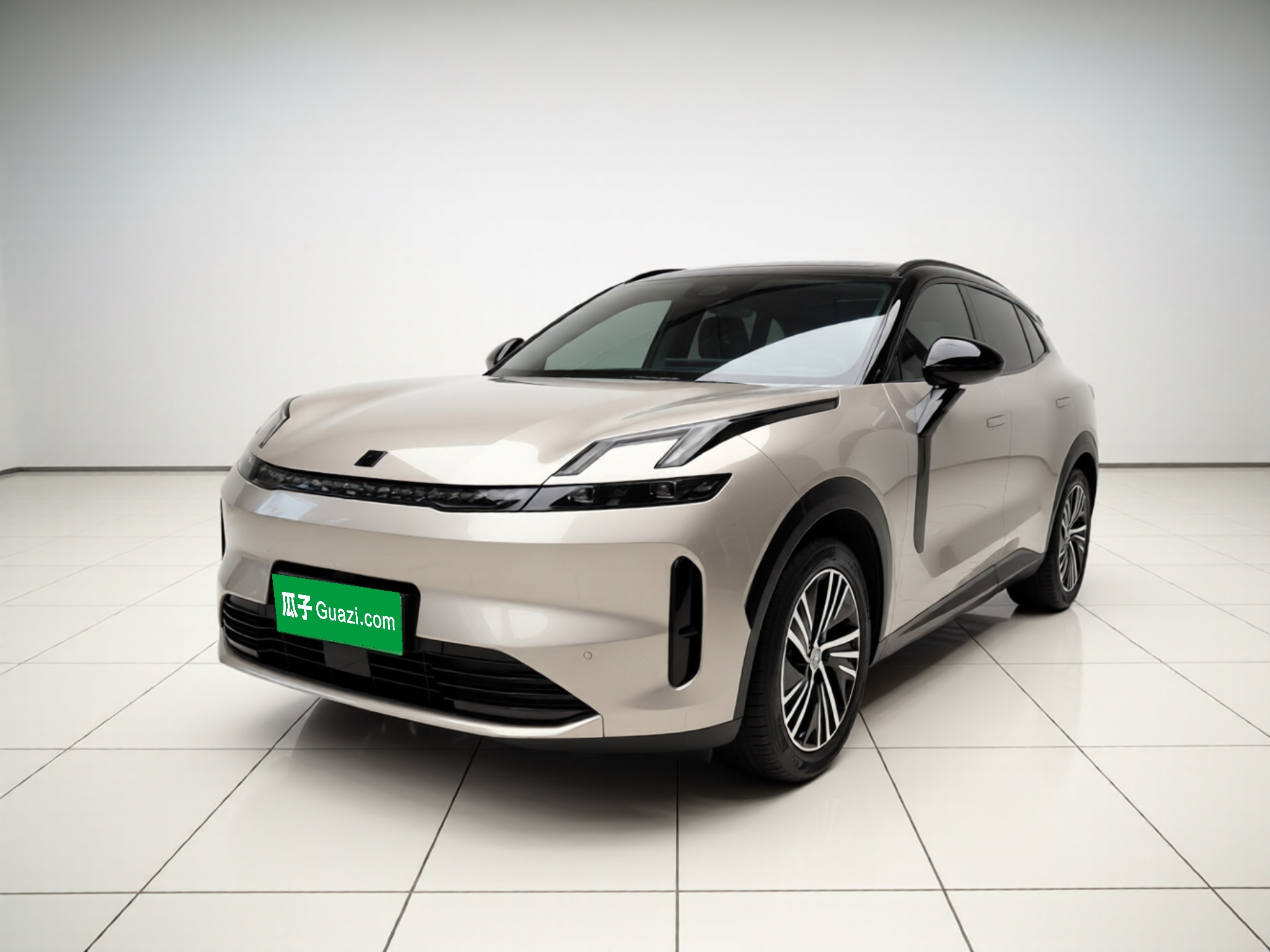 Lynk & Co 08 EM-P 2024 Lynk & Co 08 EM-P 2024 car image