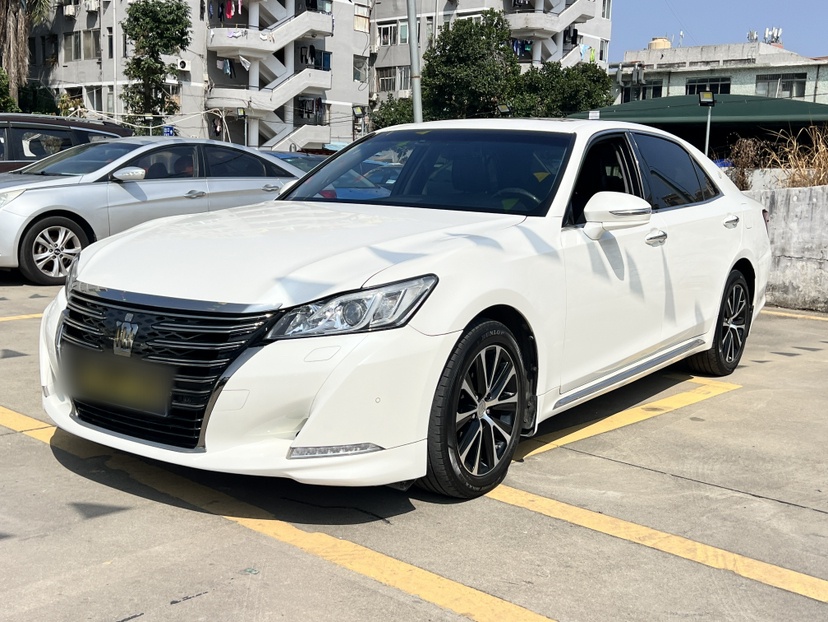 Toyota Crown 2018 汽车图片 