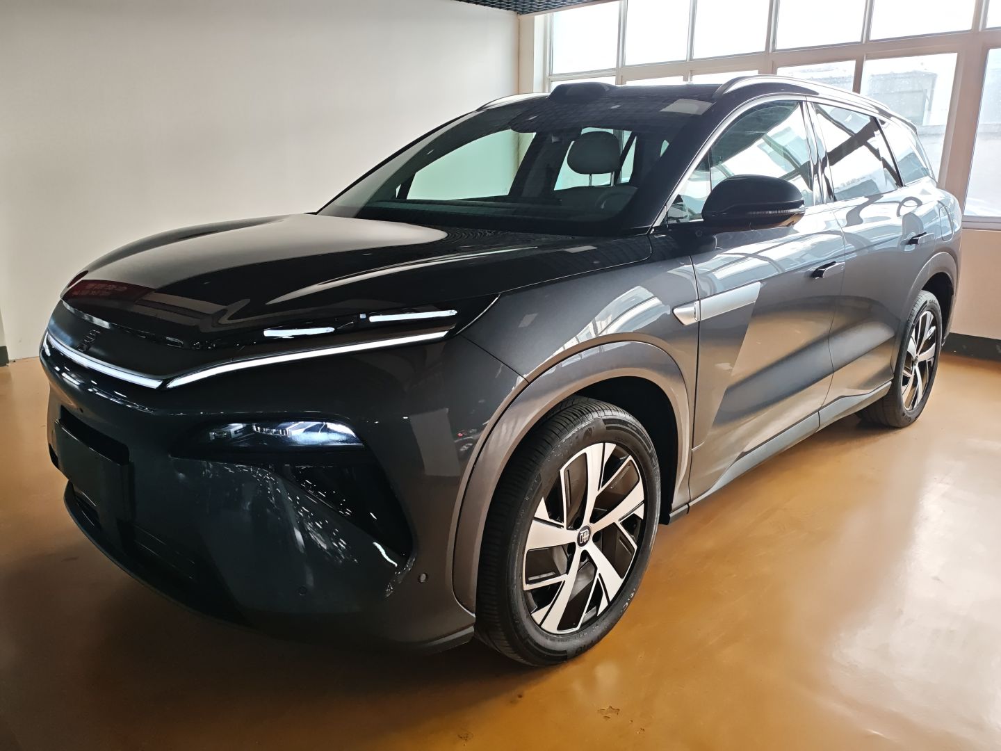 BYD Tang L 2025 immagine di auto 