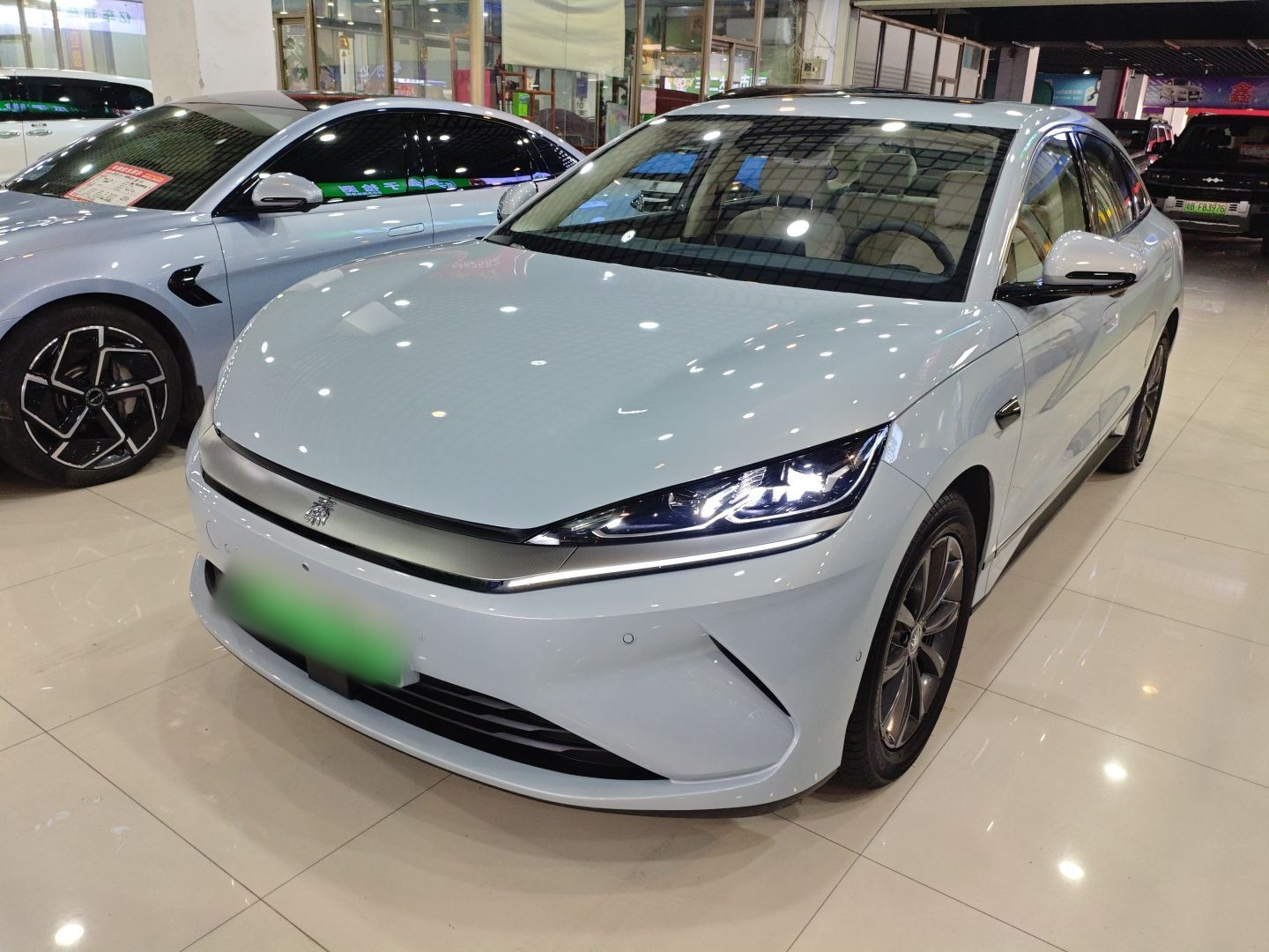 BYD Qin L 2025 immagine di auto 