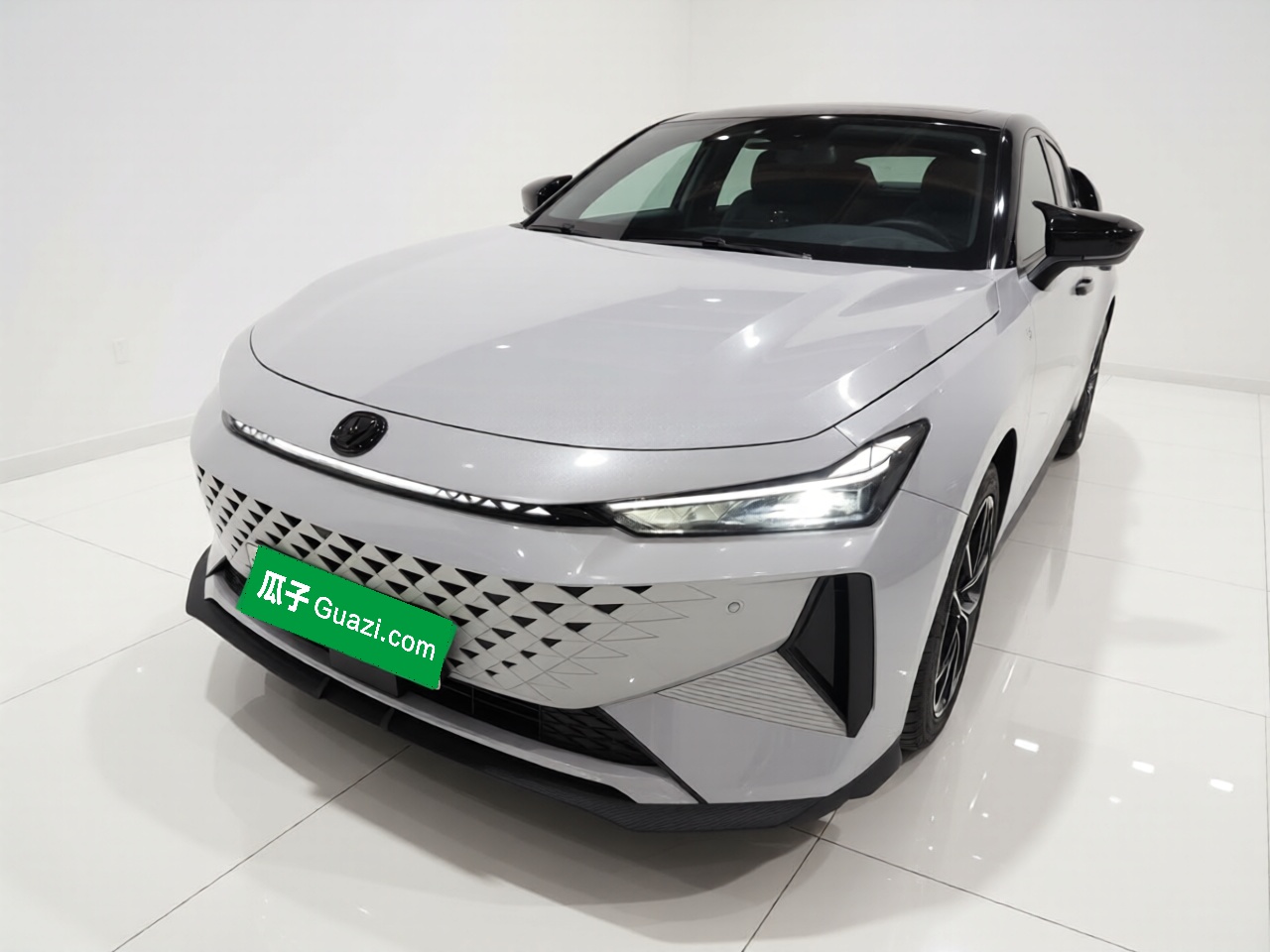 Changan UNI-V iDD 2024 صورة سيارة 