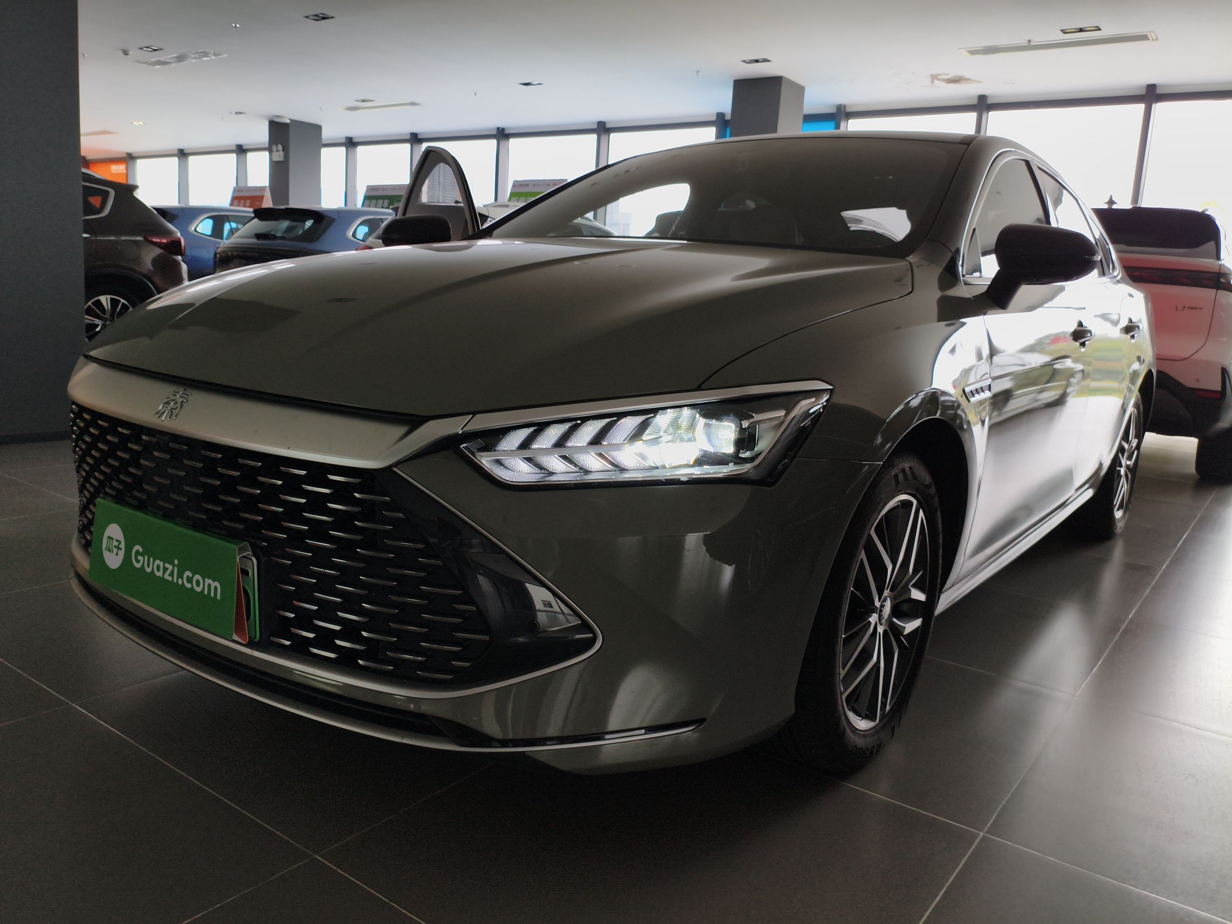 BYD Qin Plus 2023 imagem de carro 