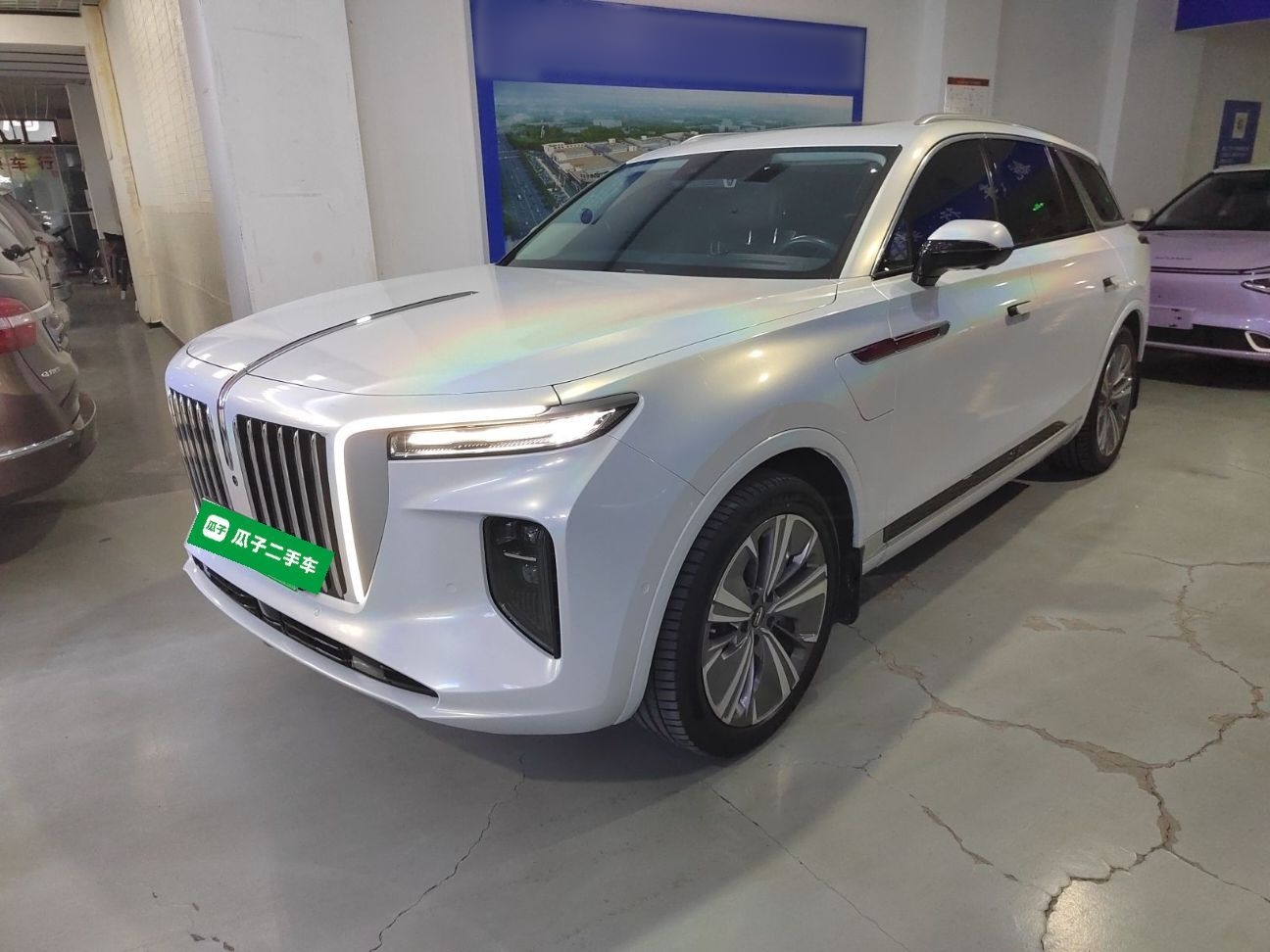 HongQi E-HS9 2023 car image 