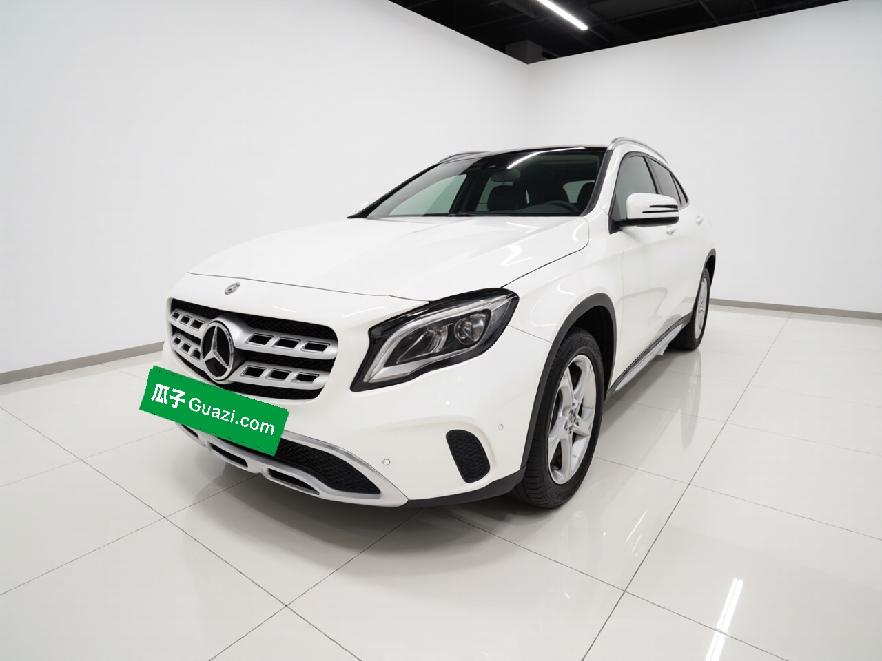 Mercedes-Benz GLA Class 2019 汽车图片 