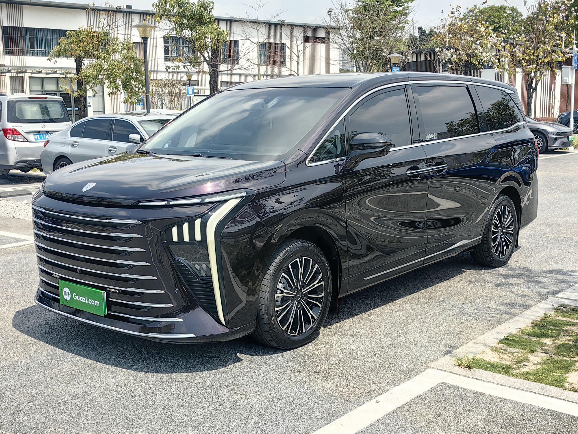 Forthing V9 2024 汽车图片 