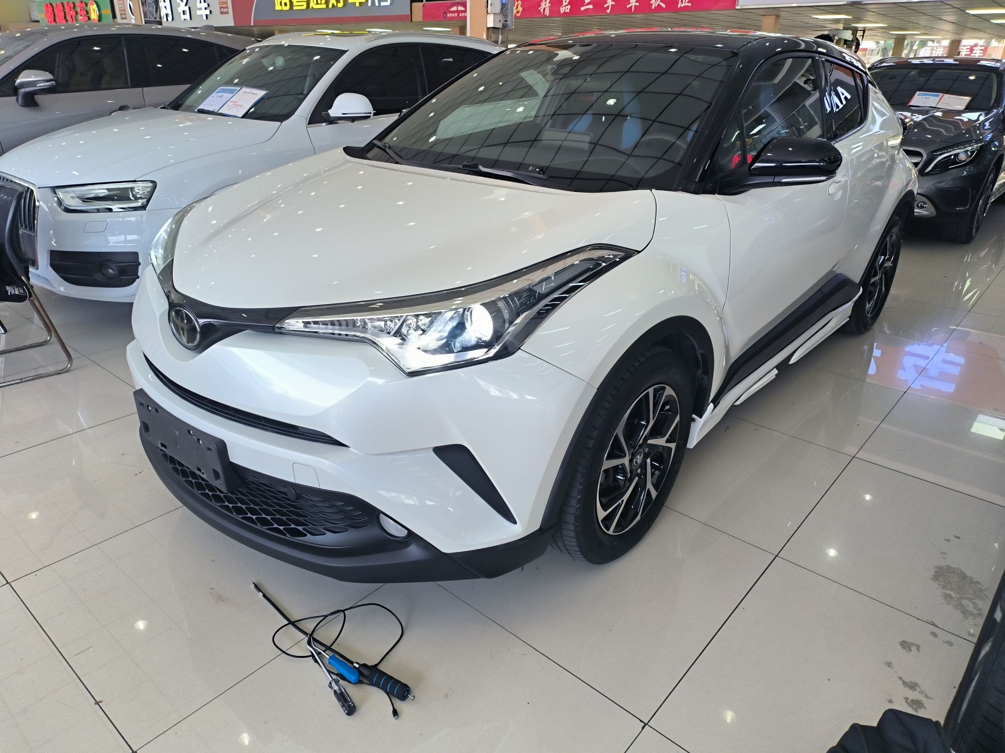 Toyota C-HR 2019 汽车图片 