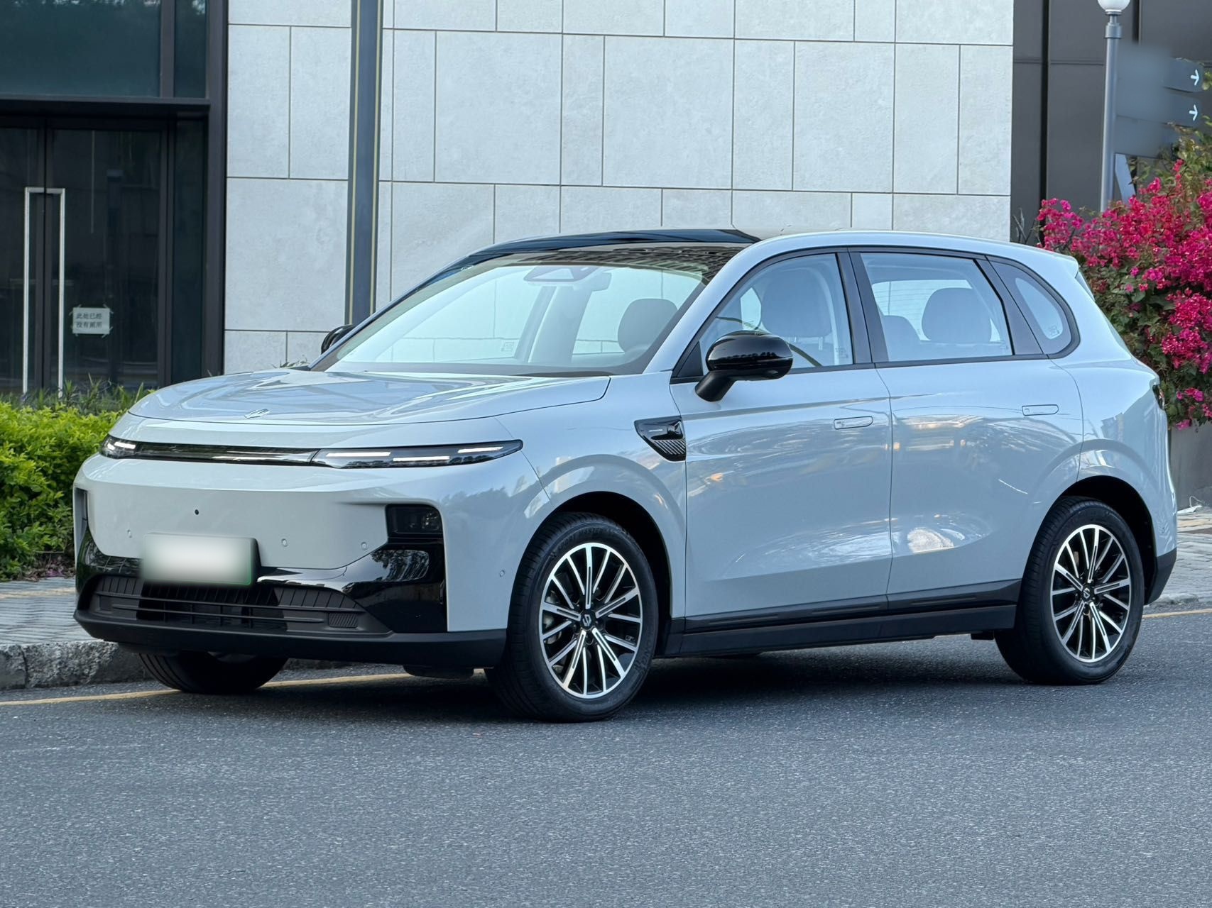 Leapmotor B10 2025 汽车图片 