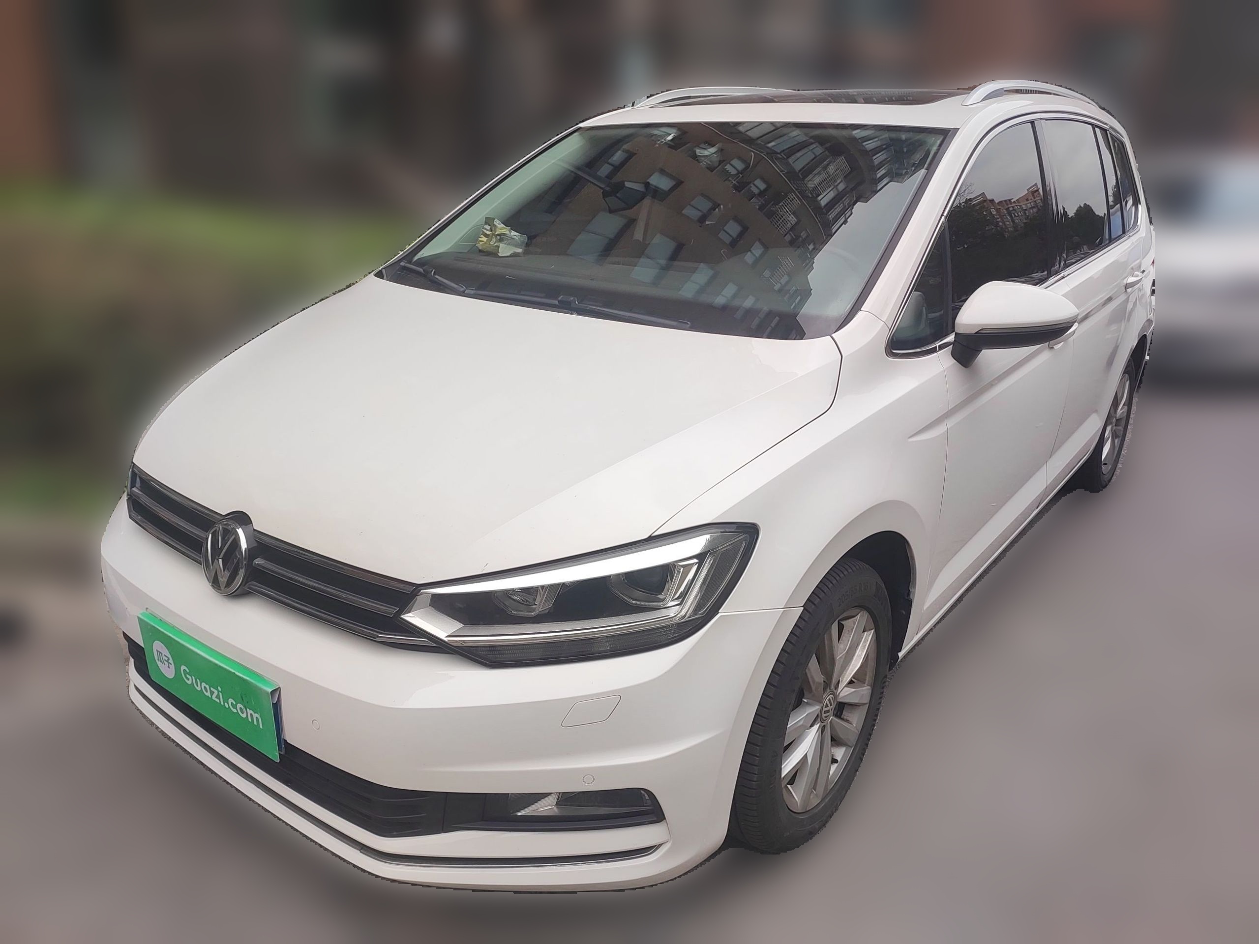 Volkswagen Touran 2017 immagine di auto 