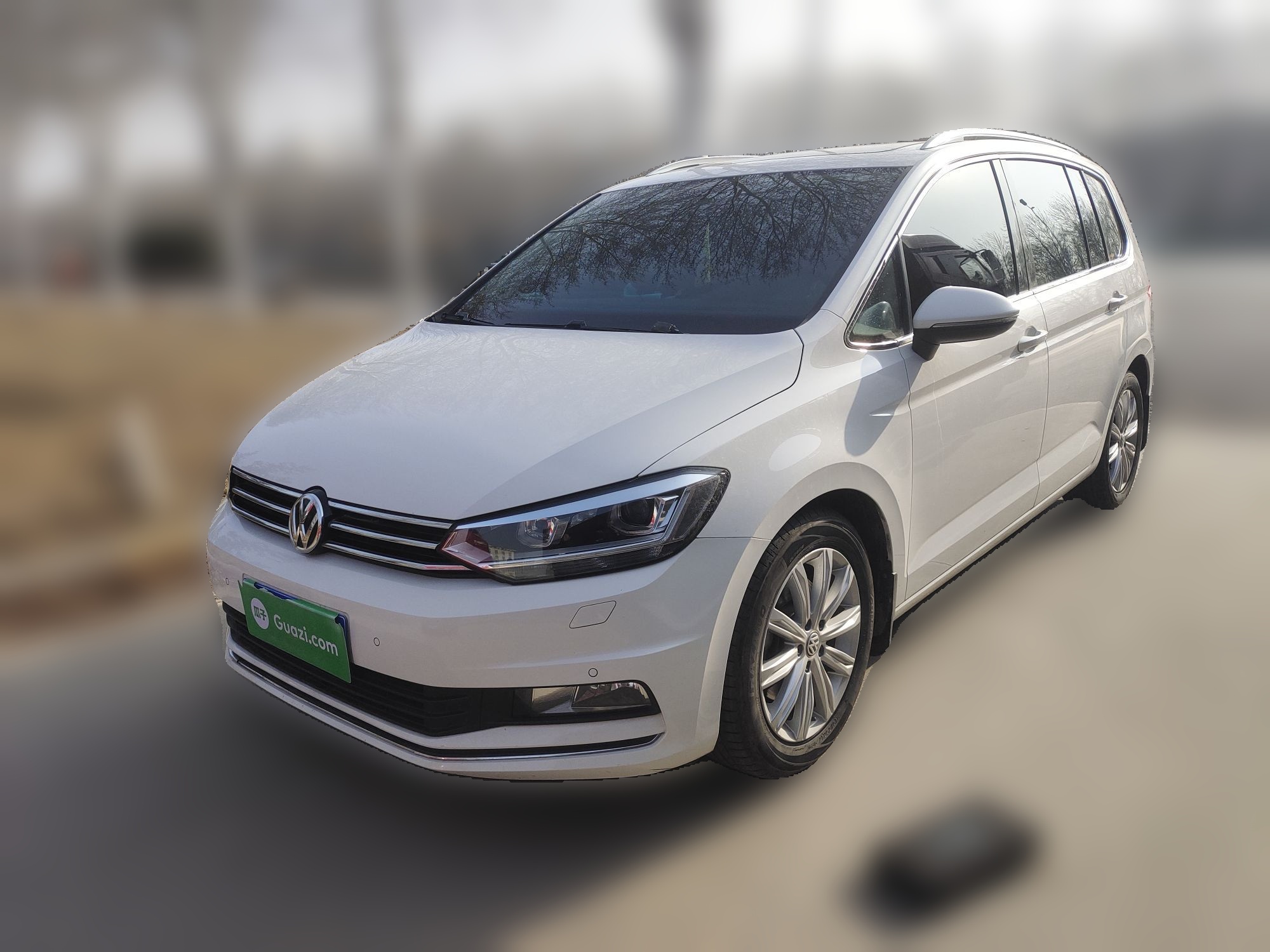 Volkswagen Touran 2018 immagine di auto 