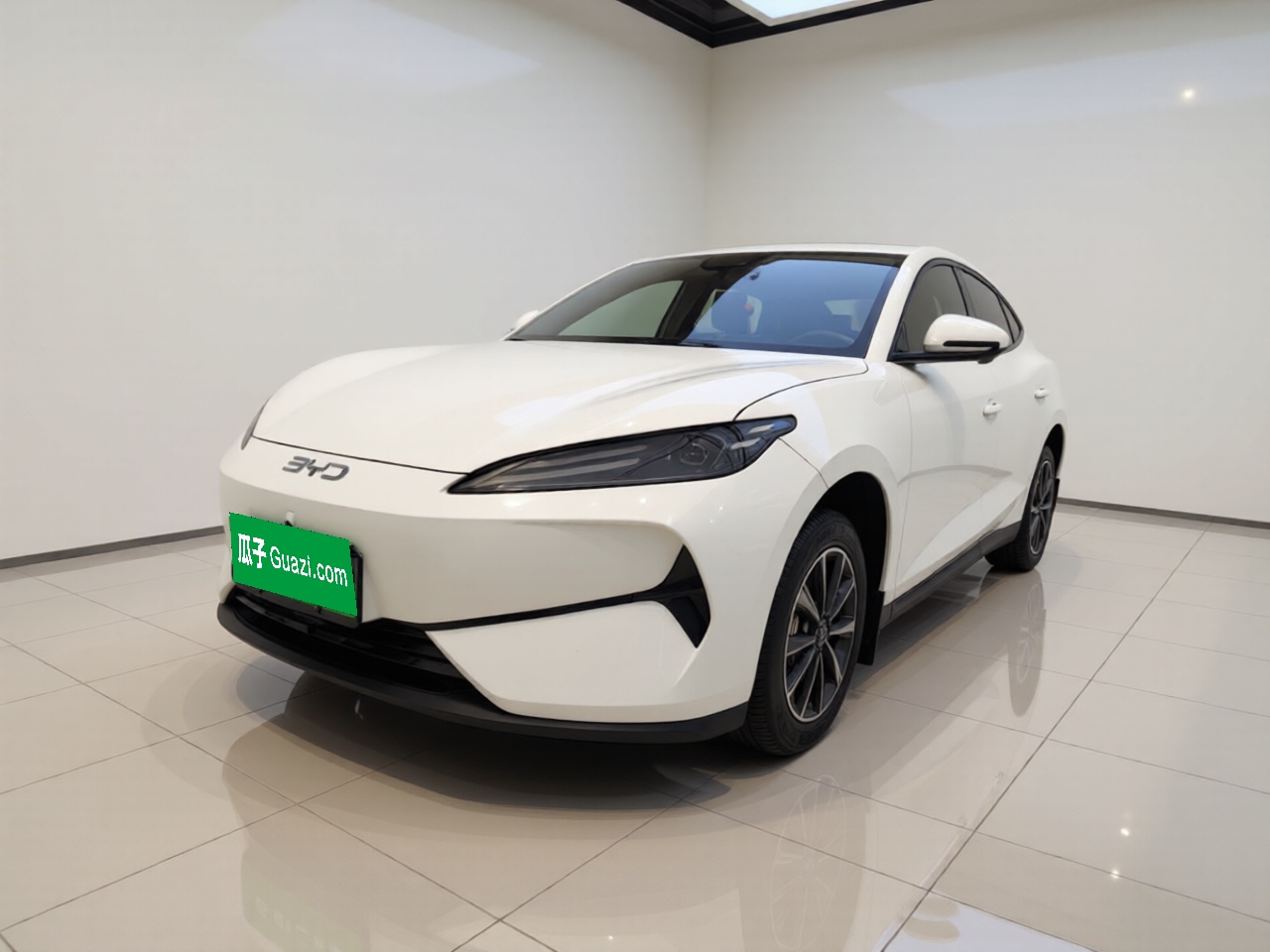 BYD e7 2025 image de voiture 