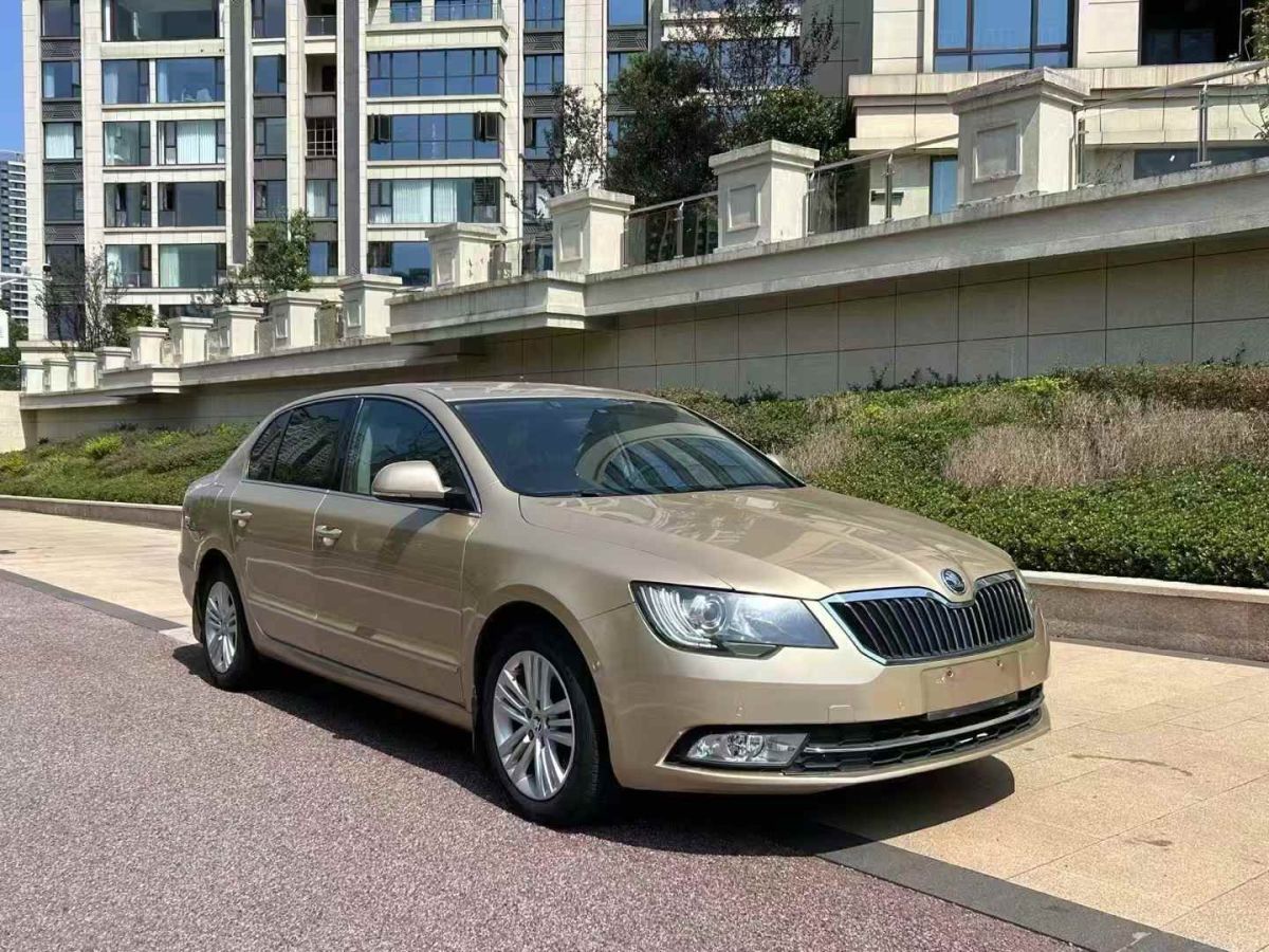 Skoda Superb Combi صورة سيارة 