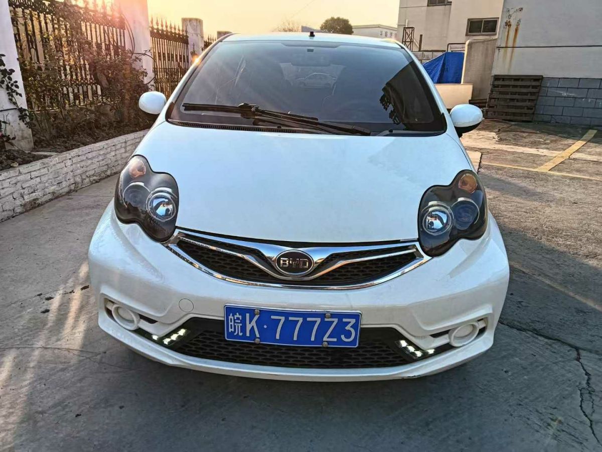 BYD e6 car image 