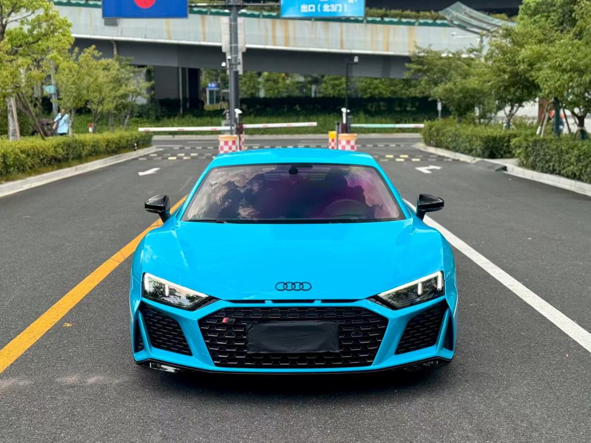 Audi R8 2023 car image 