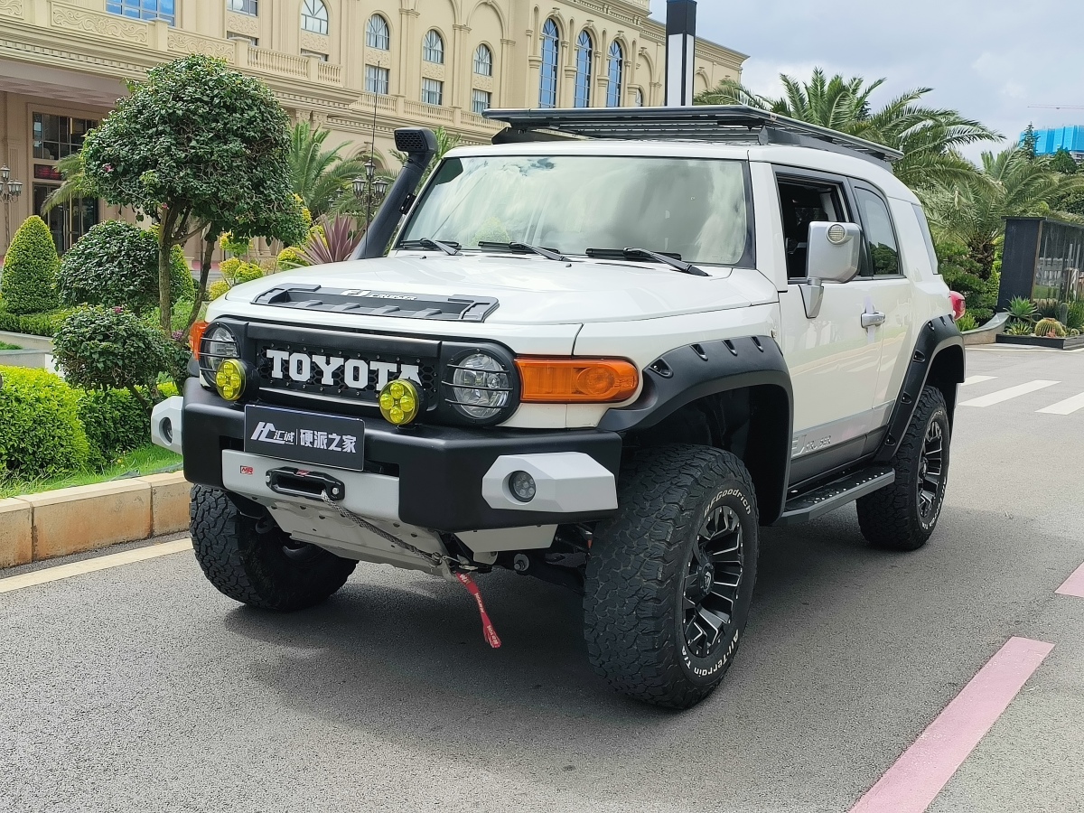 Toyota FJ Cruiser 2020 car image 