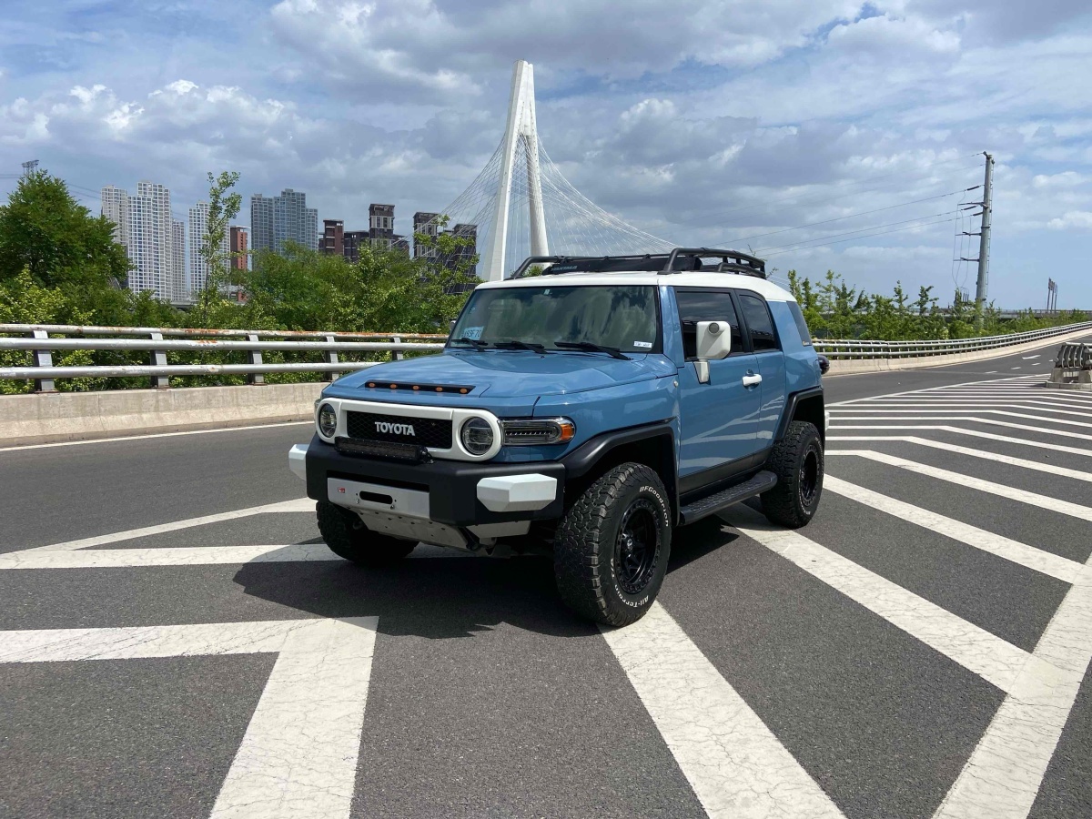 Toyota FJ Cruiser 2020 car image 