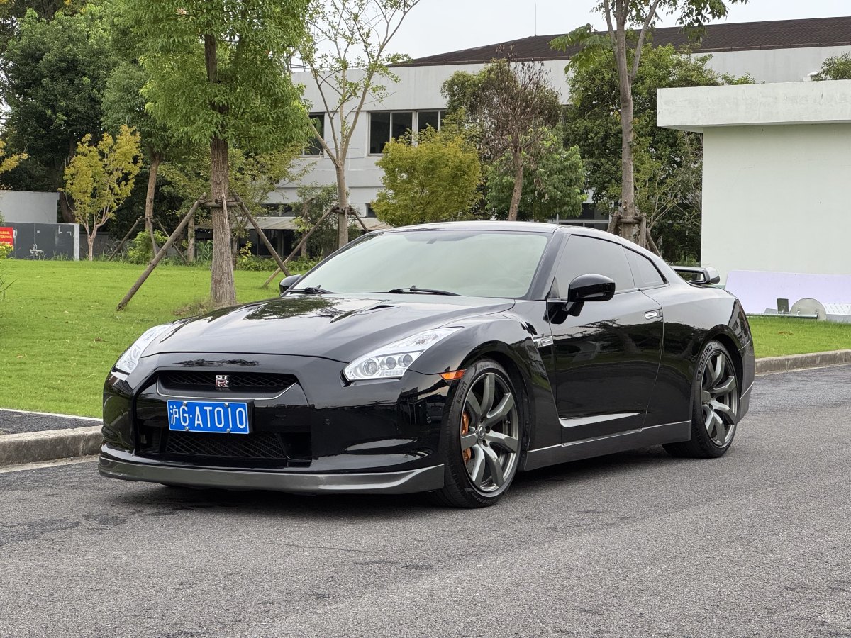 Nissan GT-R 2010 汽车图片 