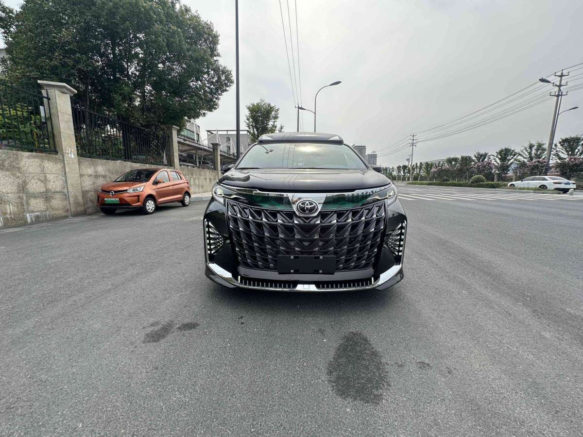 Toyota Sienna 2025 汽车图片 