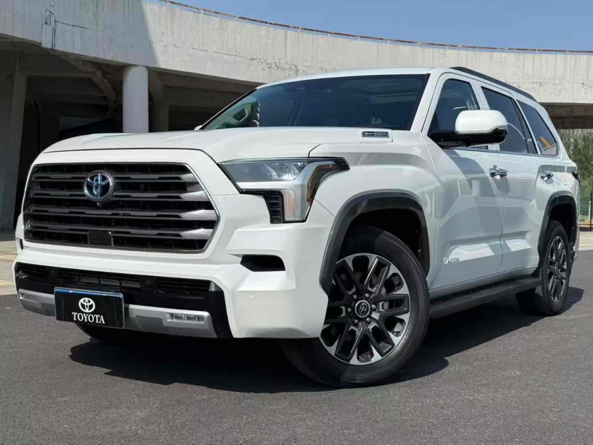 Toyota Sequoia 2023 汽车图片 