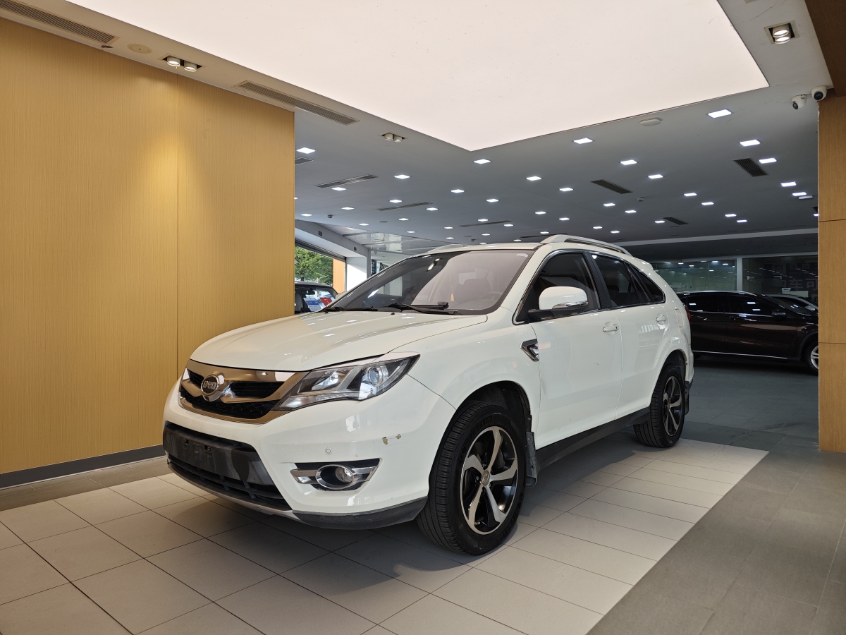 BYD S7 2015 car image 