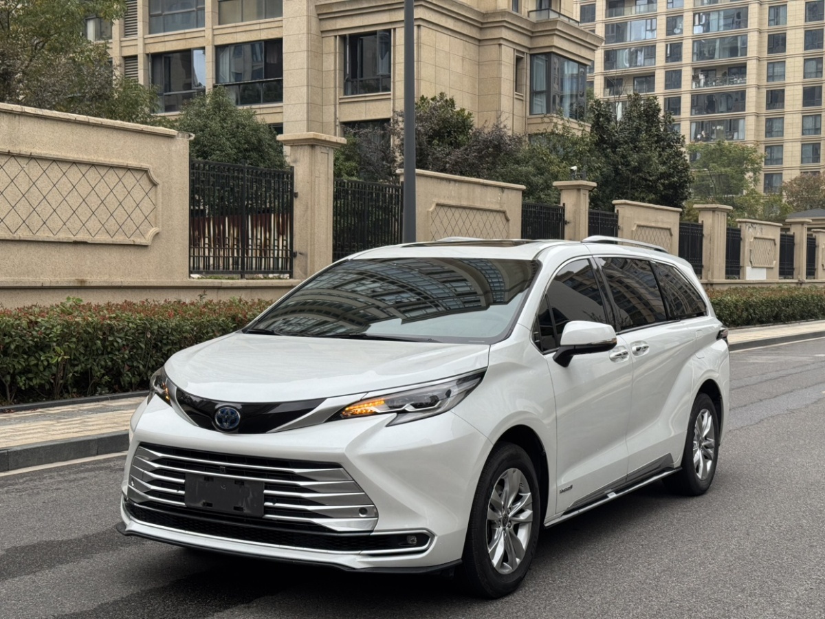 Toyota Sienna 2022 汽车图片 