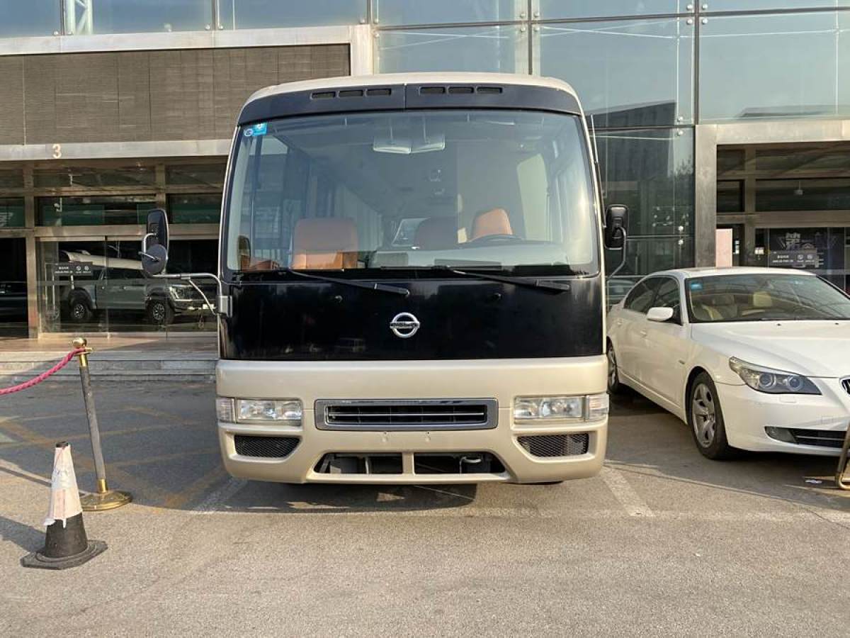 Nissan Civilian 2011 汽车图片 