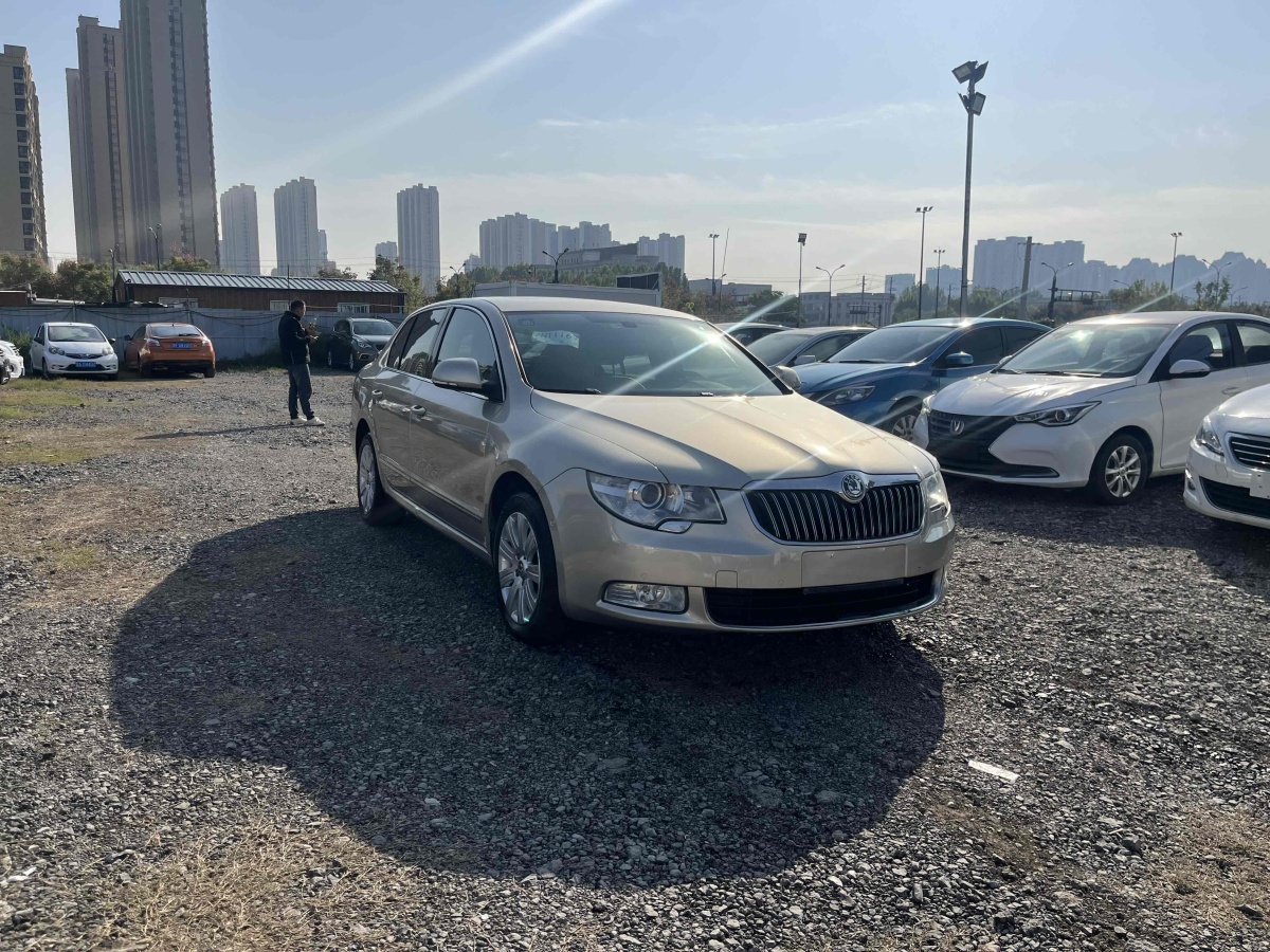 Skoda Superb 2012 Skoda Superb 2012 immagine di auto