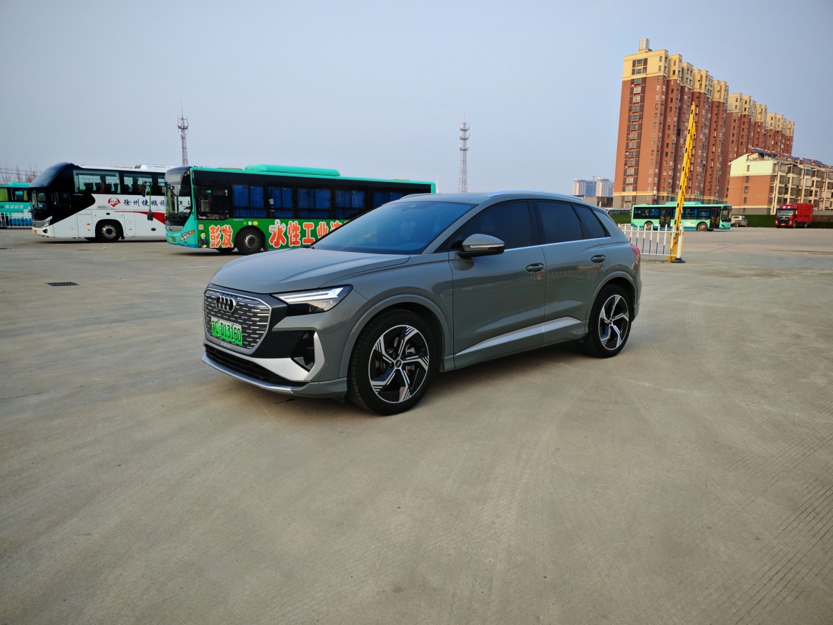 Audi Q4 e-tron 2023 immagine di auto 