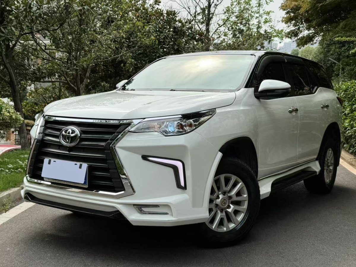 Toyota Fortuner 2020 汽车图片 