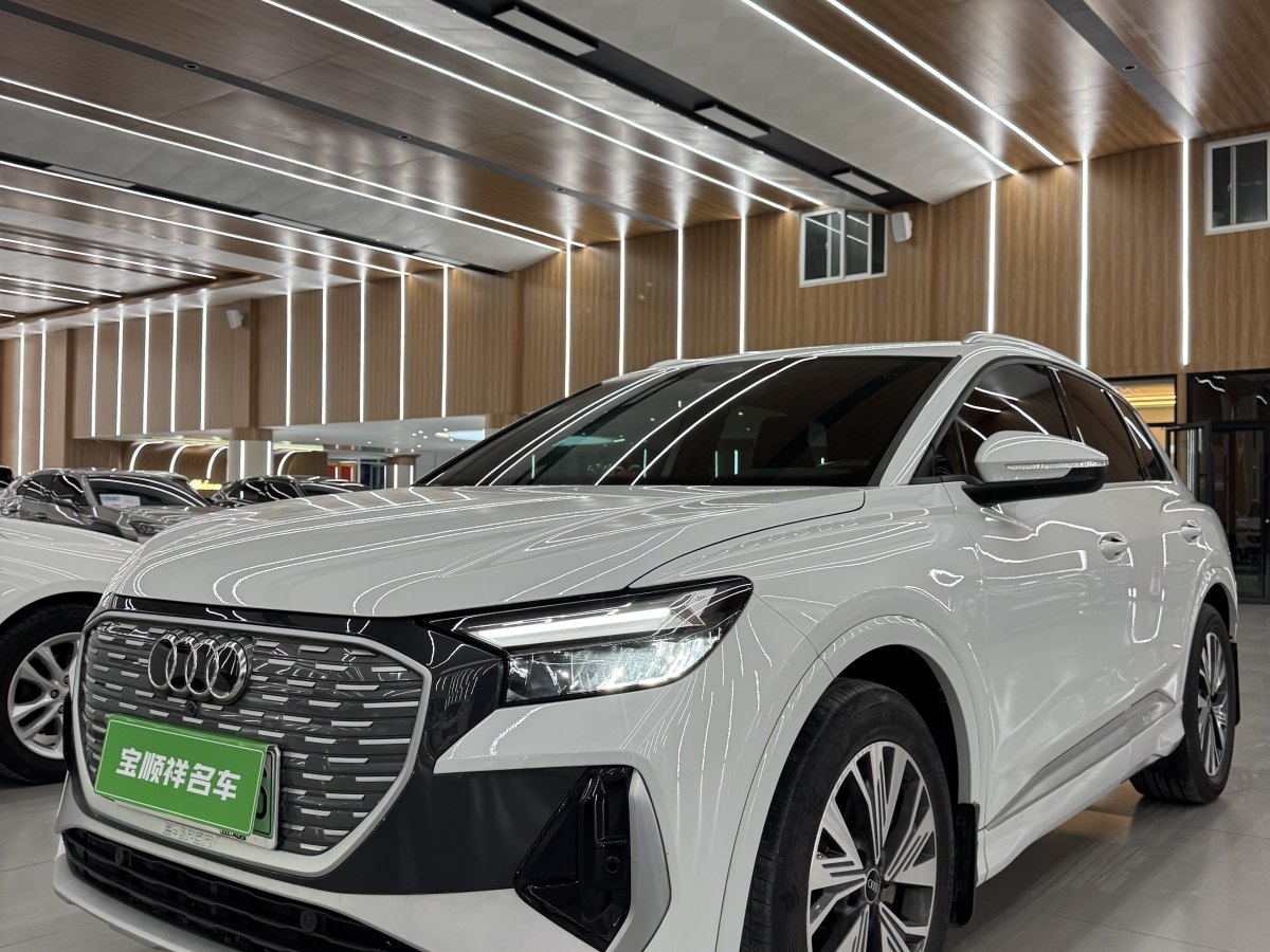 Audi Q4 e-tron 2024 immagine di auto 