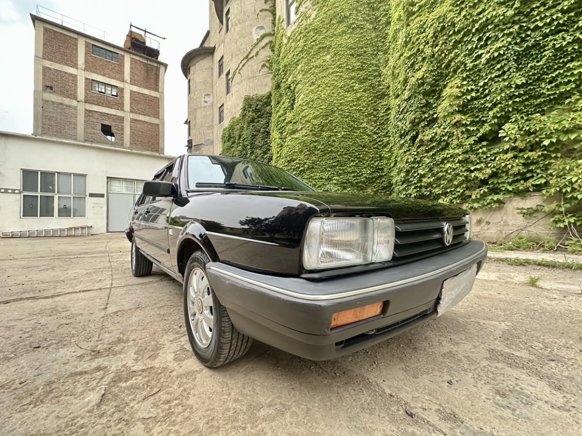 Volkswagen Santana Classic 2012 Volkswagen Santana Classic 2012 صورة سيارة