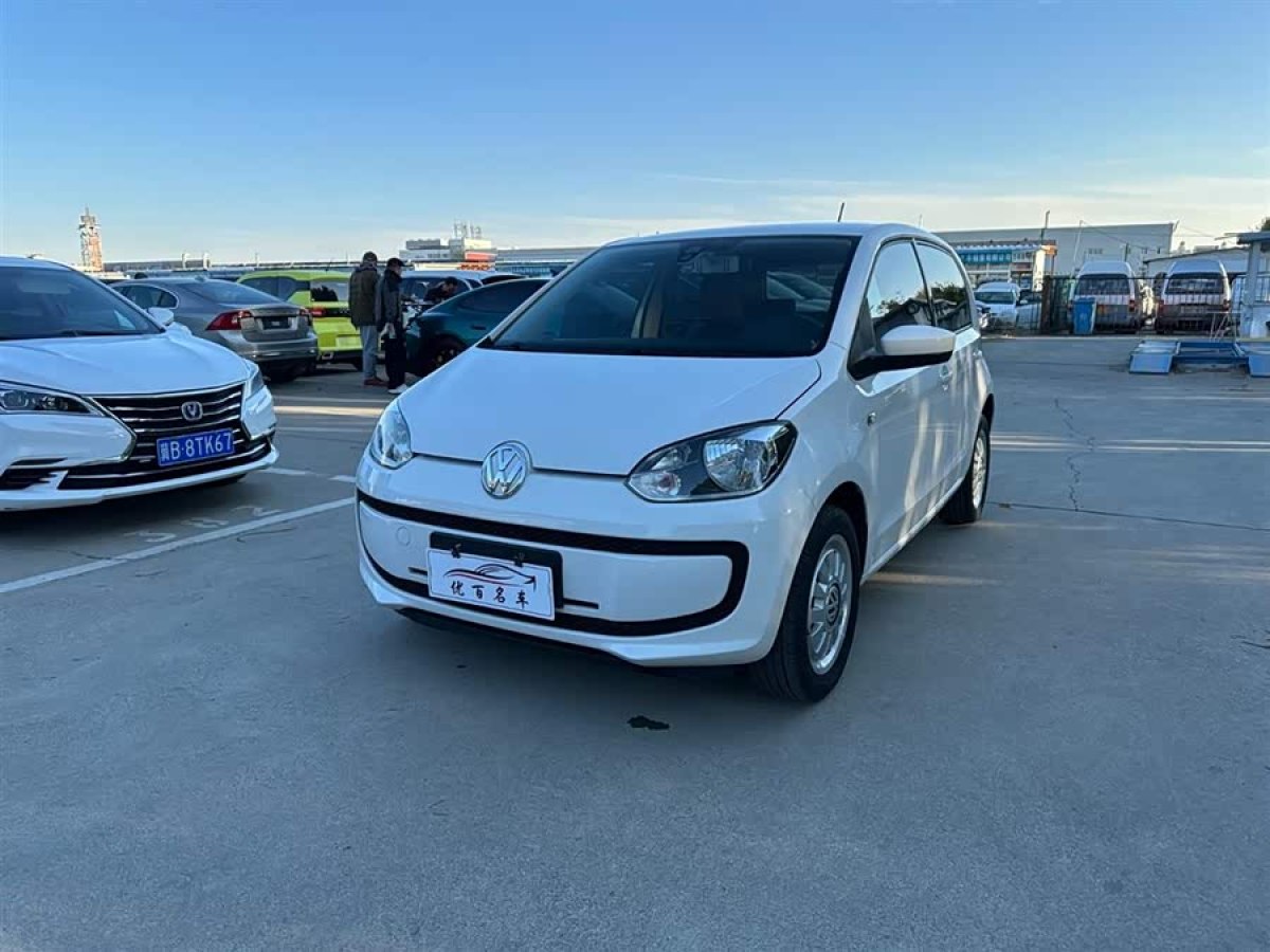 Volkswagen up! Volkswagen up! immagine di auto
