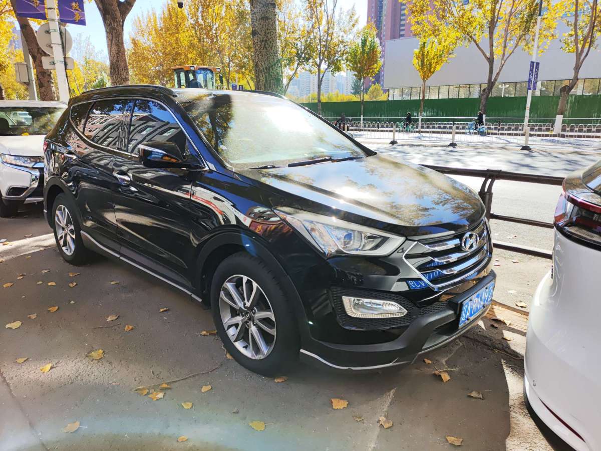 Hyundai Grand Santa Fe 2013 car image 