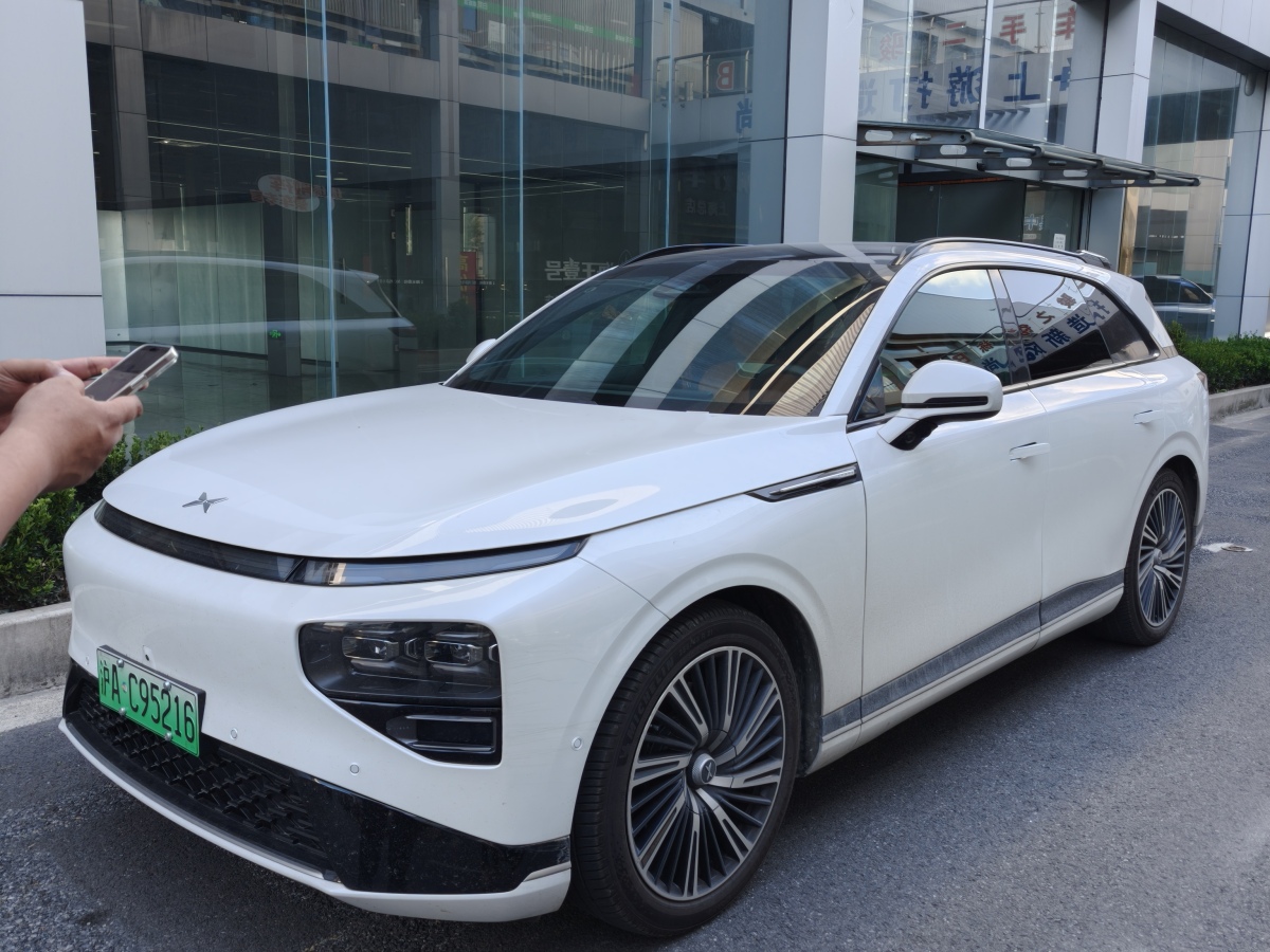 Xpeng G9 2024 immagine di auto 