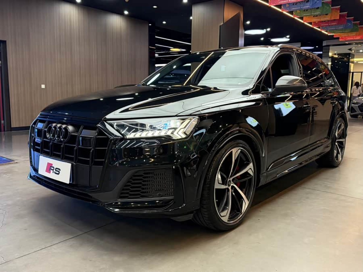 Audi SQ7 2025 car image 