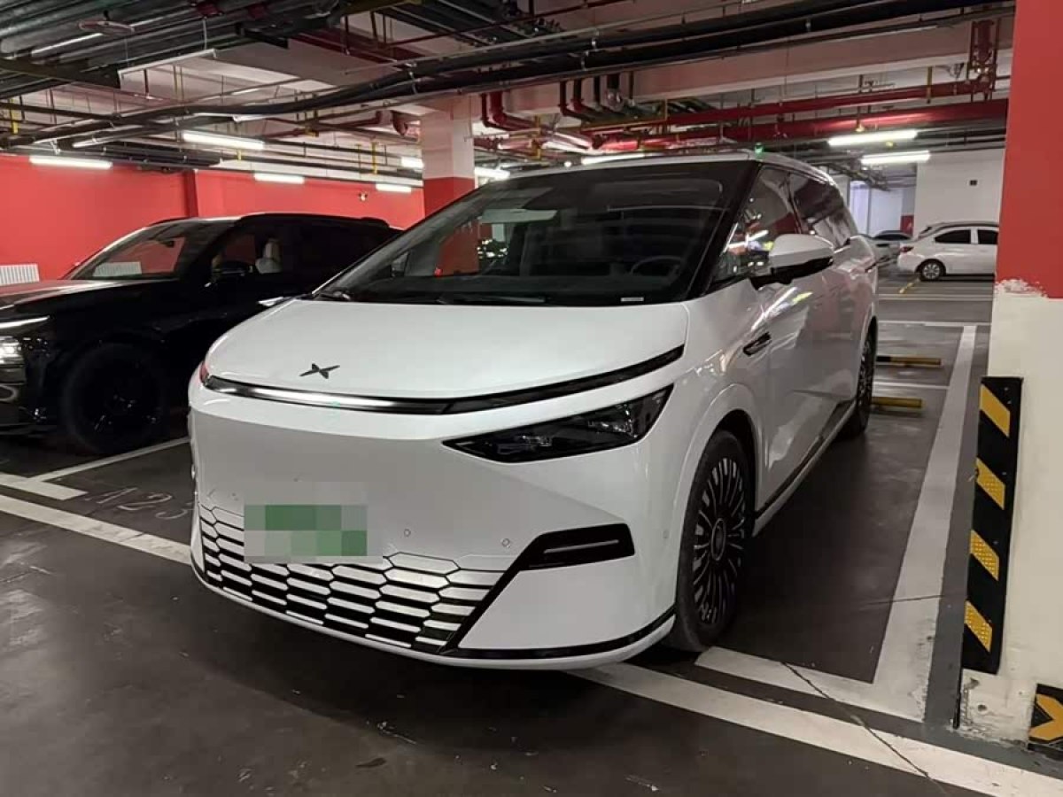 Xpeng X9 2025 immagine di auto 