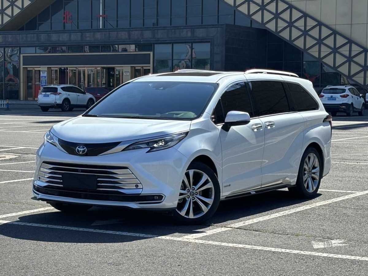 Toyota Sienna 2023 汽车图片 