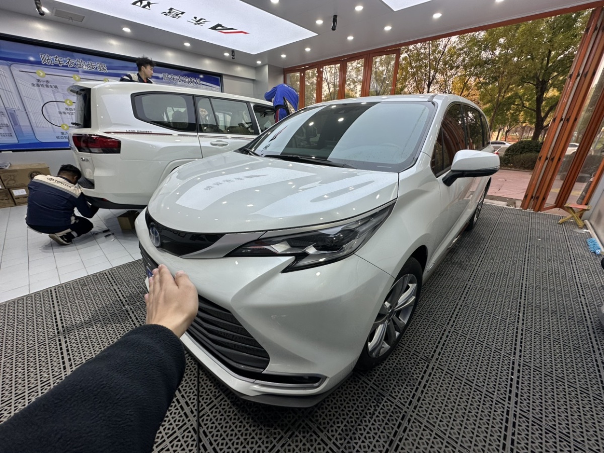 Toyota Sienna 2023 汽车图片 