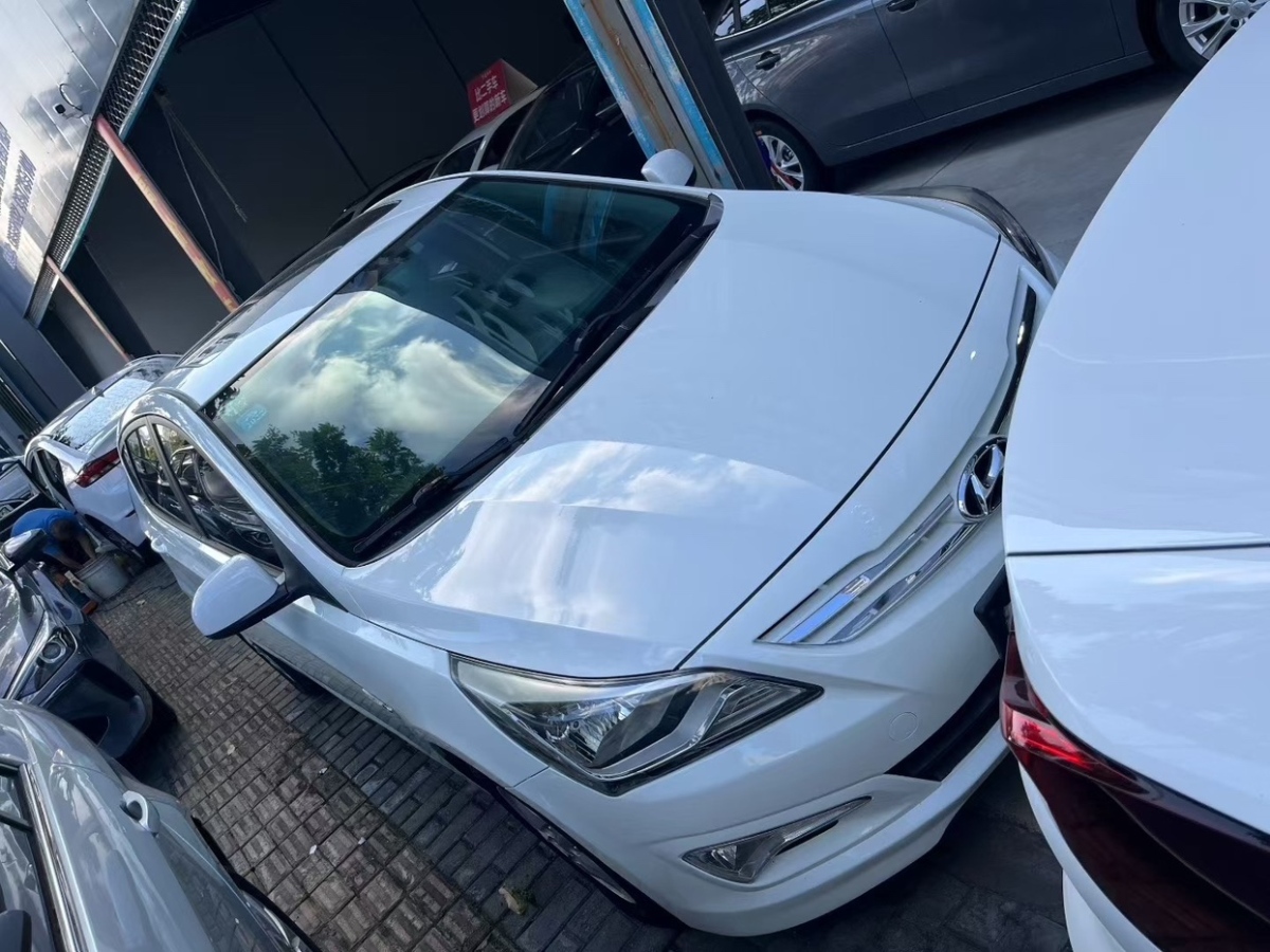 Hyundai Reina 2018 car image 