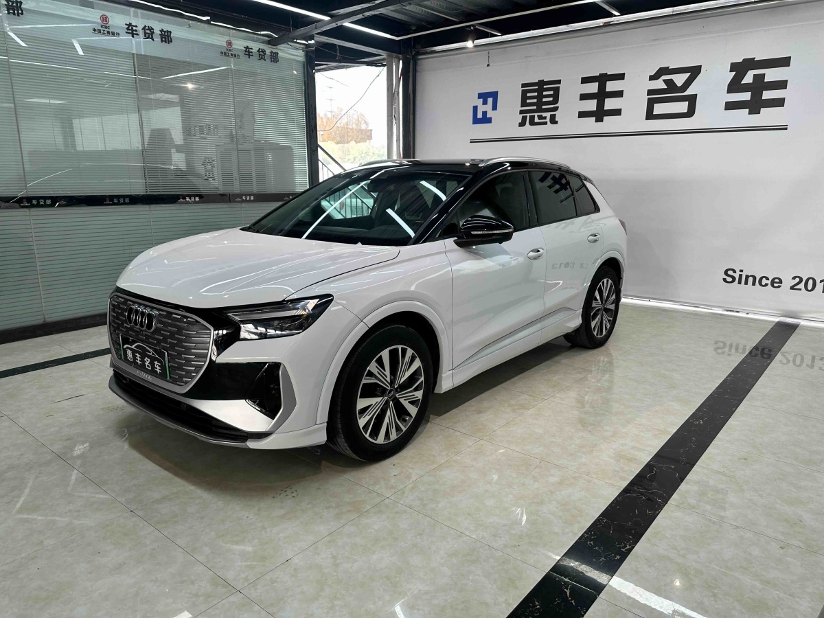 Audi Q4 e-tron 2023 immagine di auto 