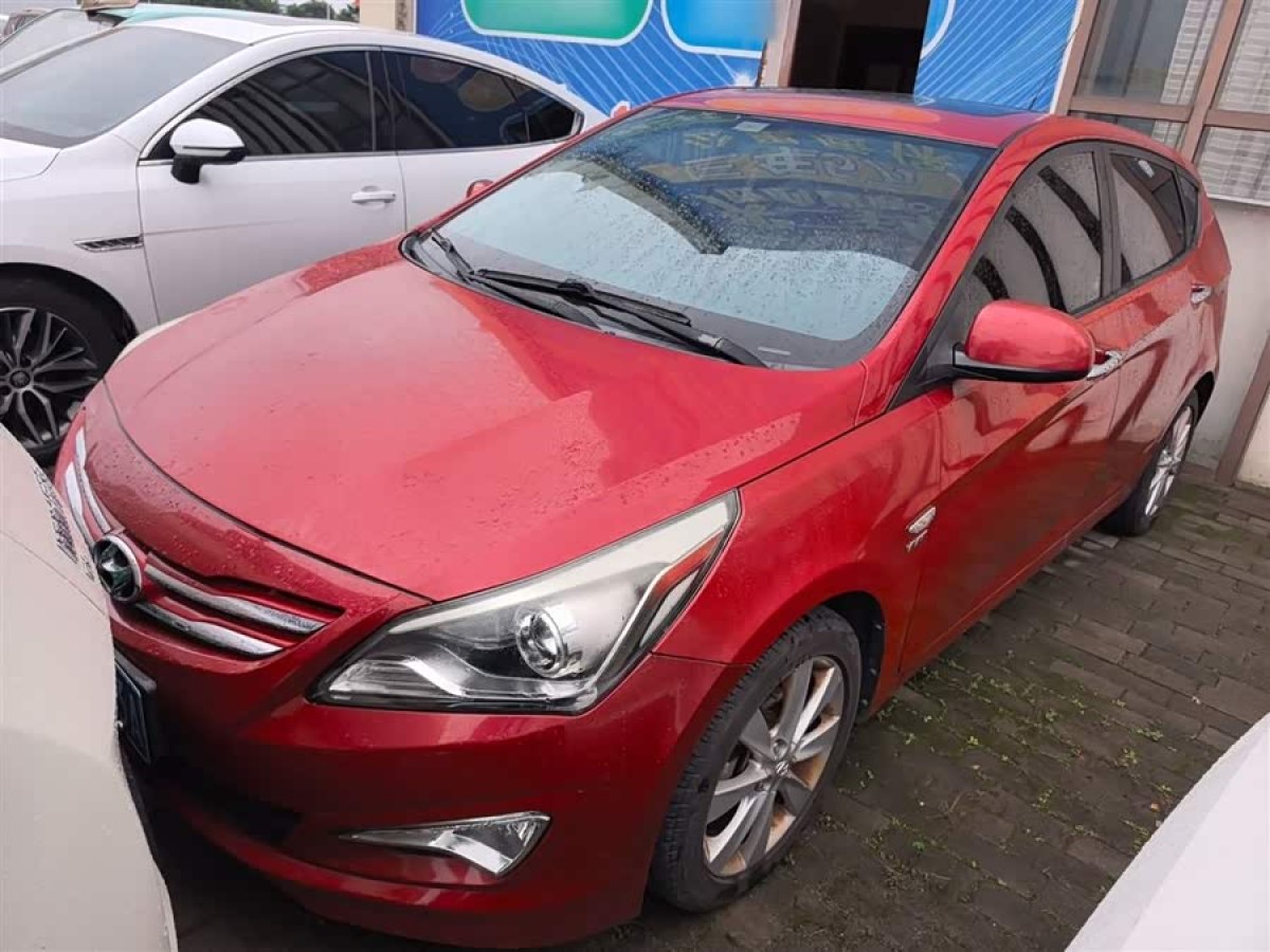 Hyundai Reina Hatchback 2015 Hyundai Reina Hatchback 2015 car image
