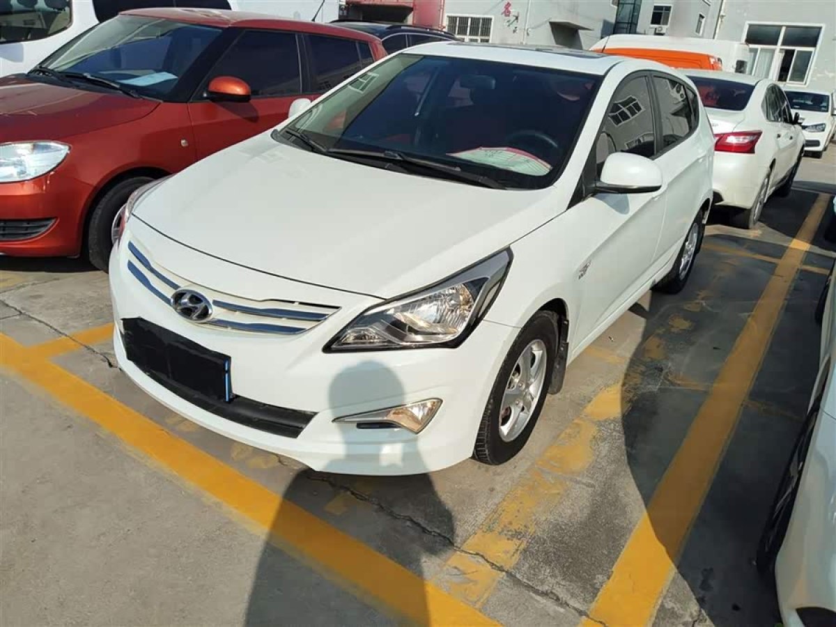 Hyundai Reina Hatchback 2015 Hyundai Reina Hatchback 2015 car image