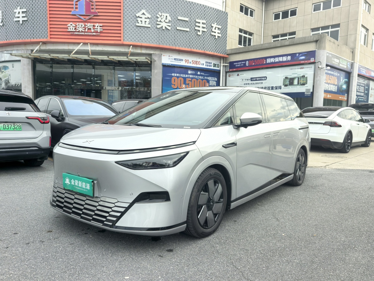 Xpeng X9 2024 immagine di auto 