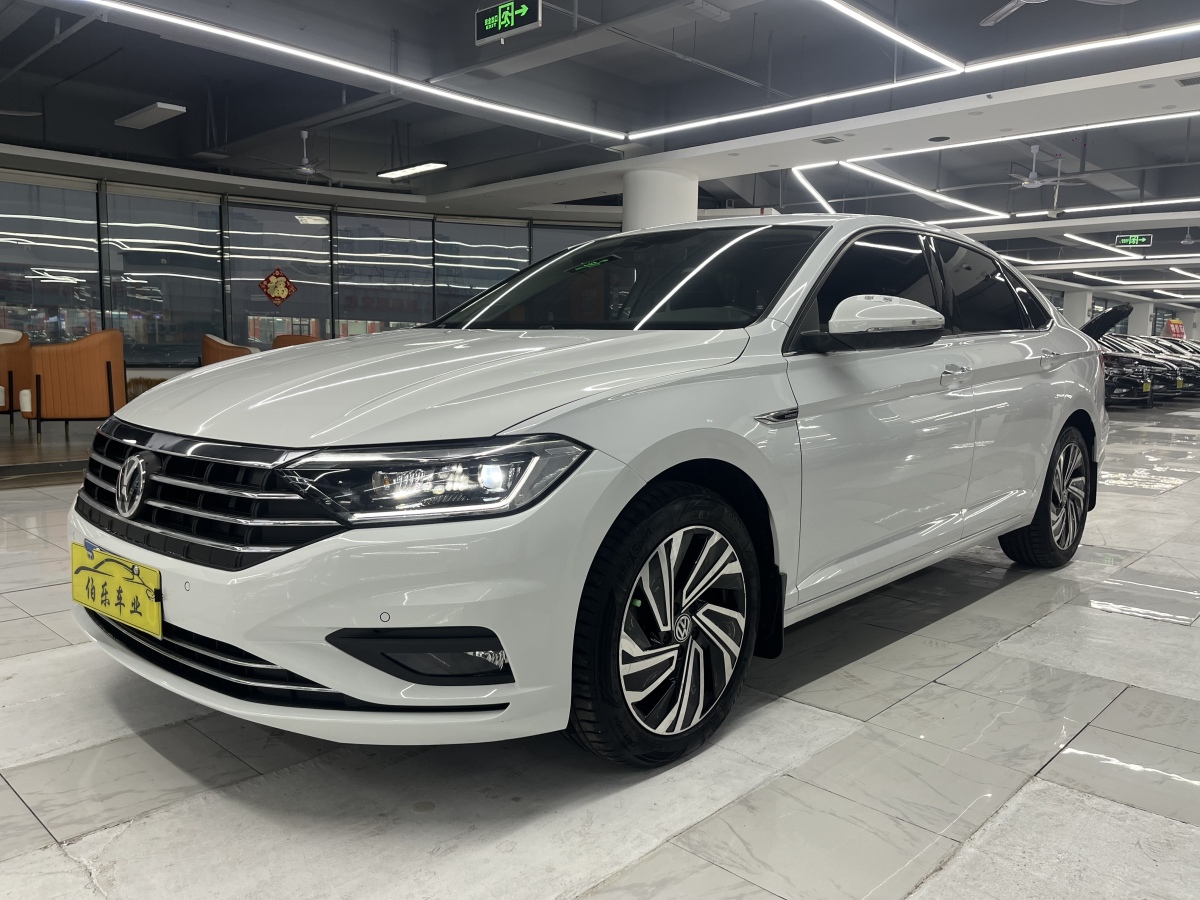 Volkswagen Sagitar 2020 immagine di auto 