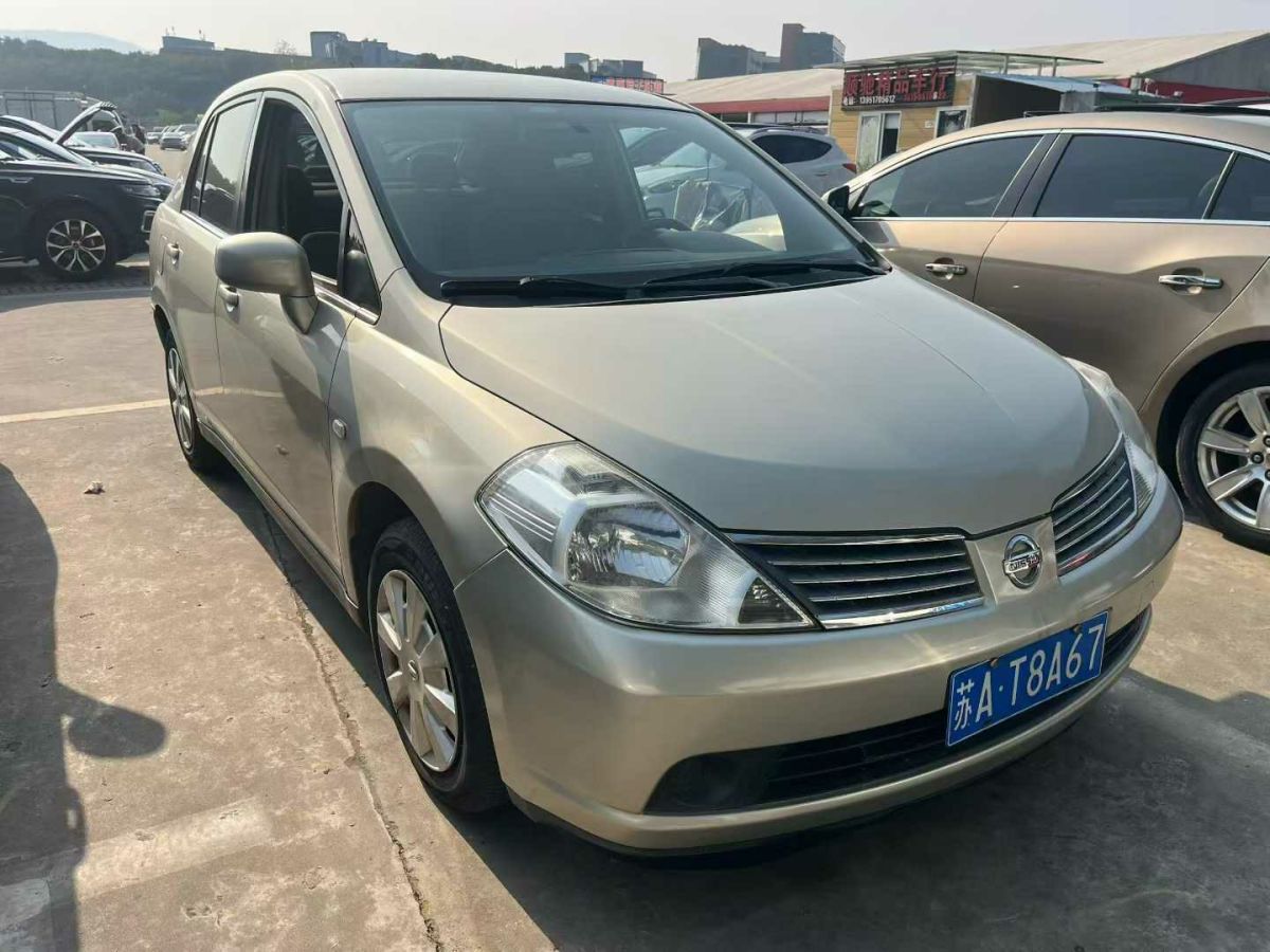Nissan Tiida Sedan 2004 汽车图片 