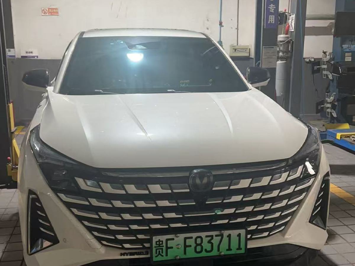 Changan UNI-Z PHEV car image 